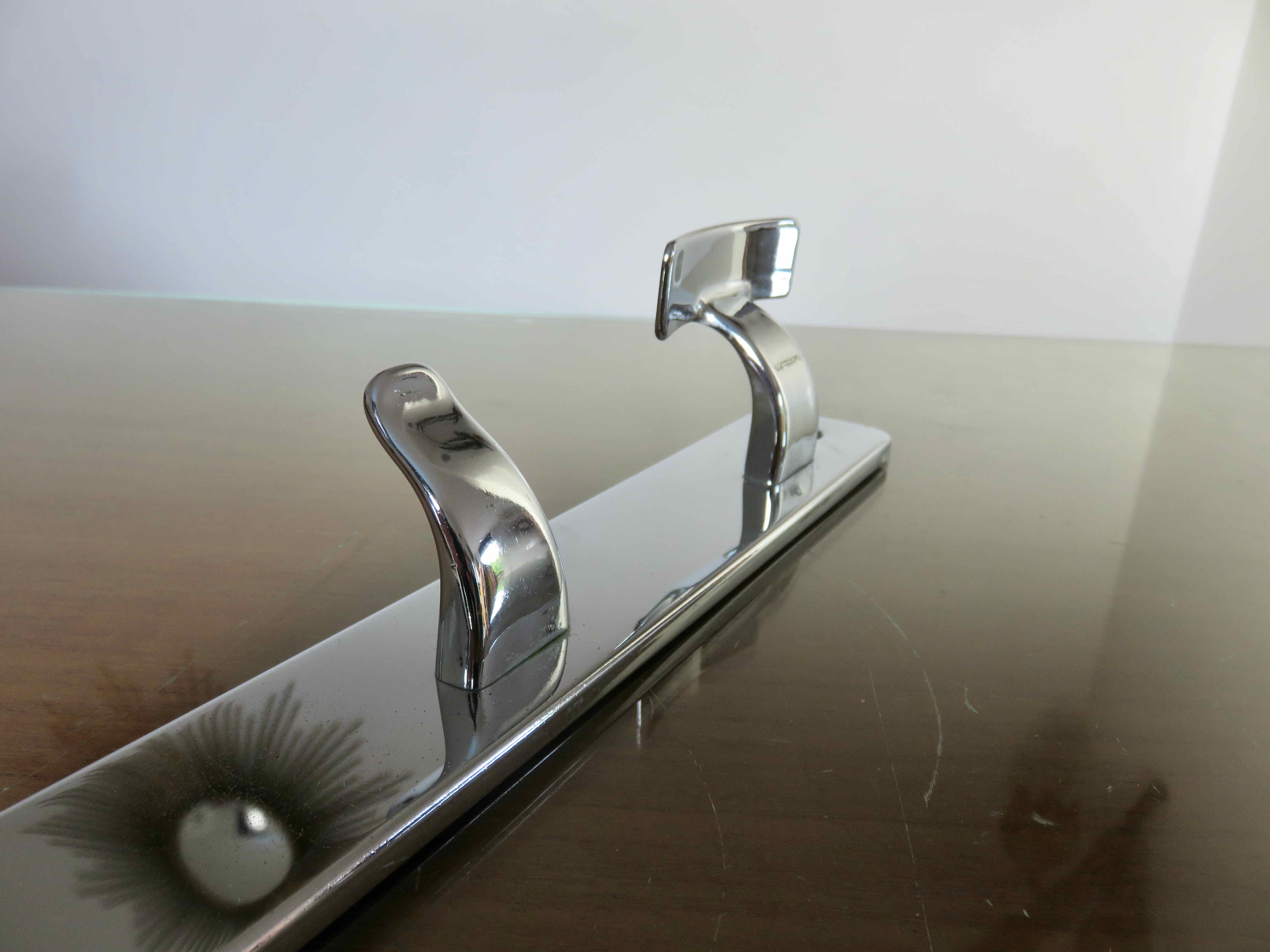 Porte manteau en laiton chromé, moderniste, minimaliste, en inox années 70