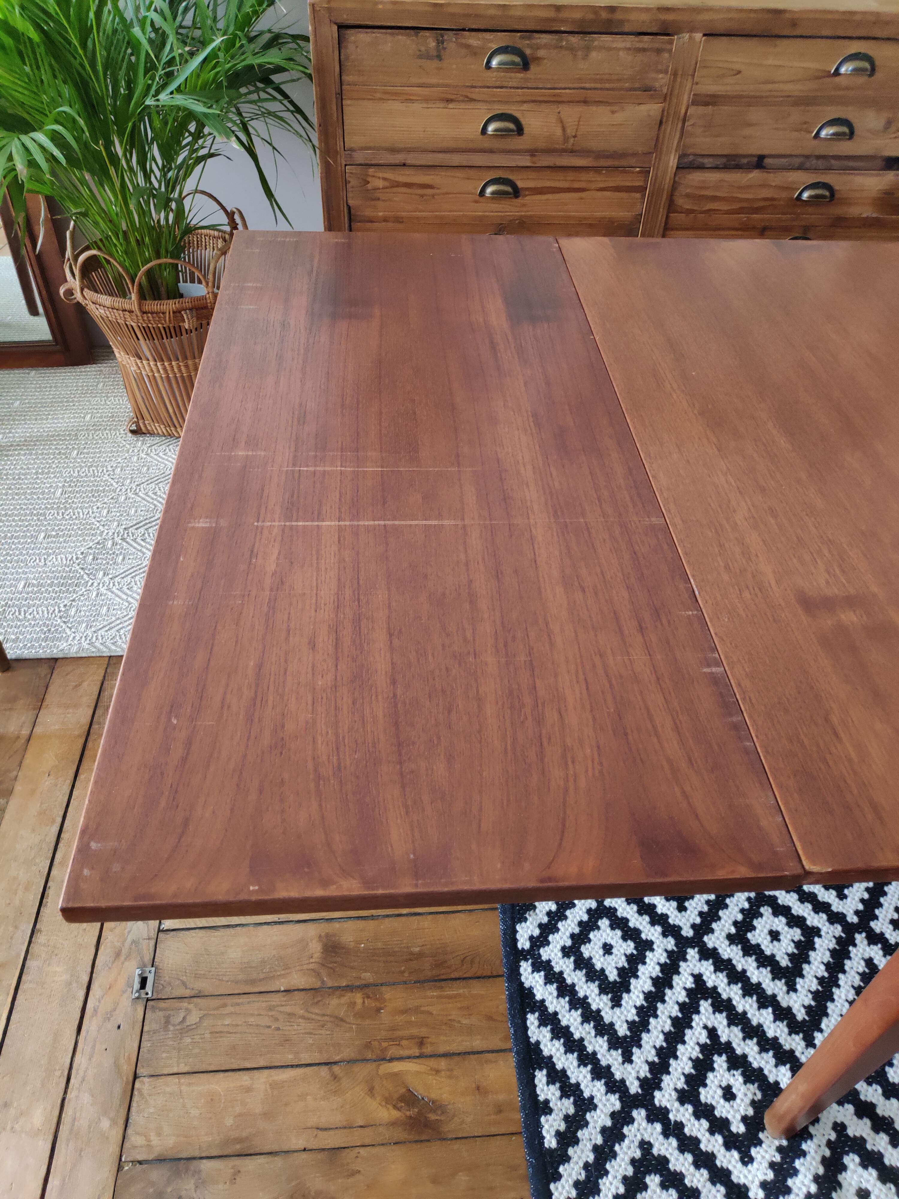 Scandinavian dining expandable room table