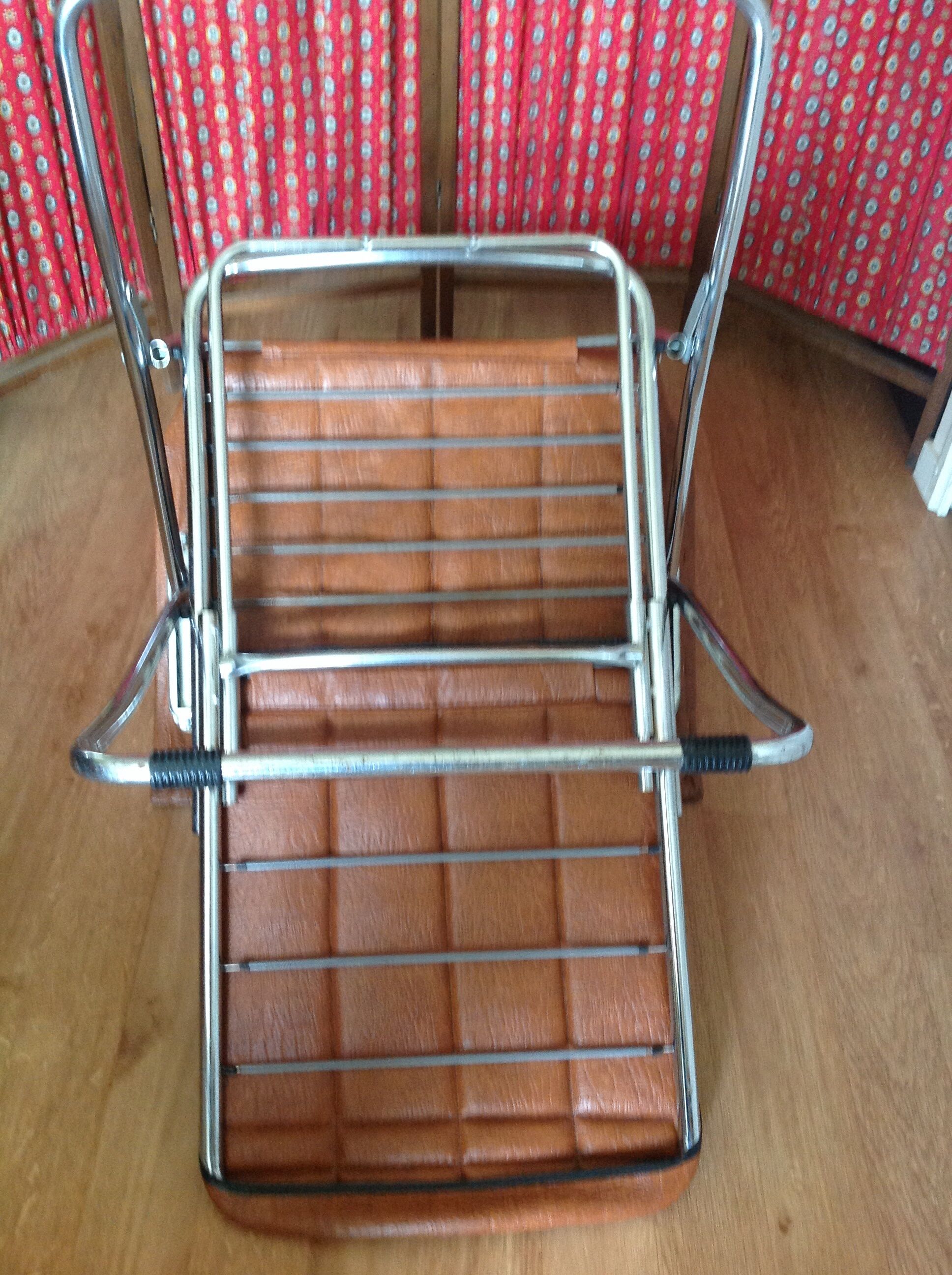 Vintage leather lounge chair