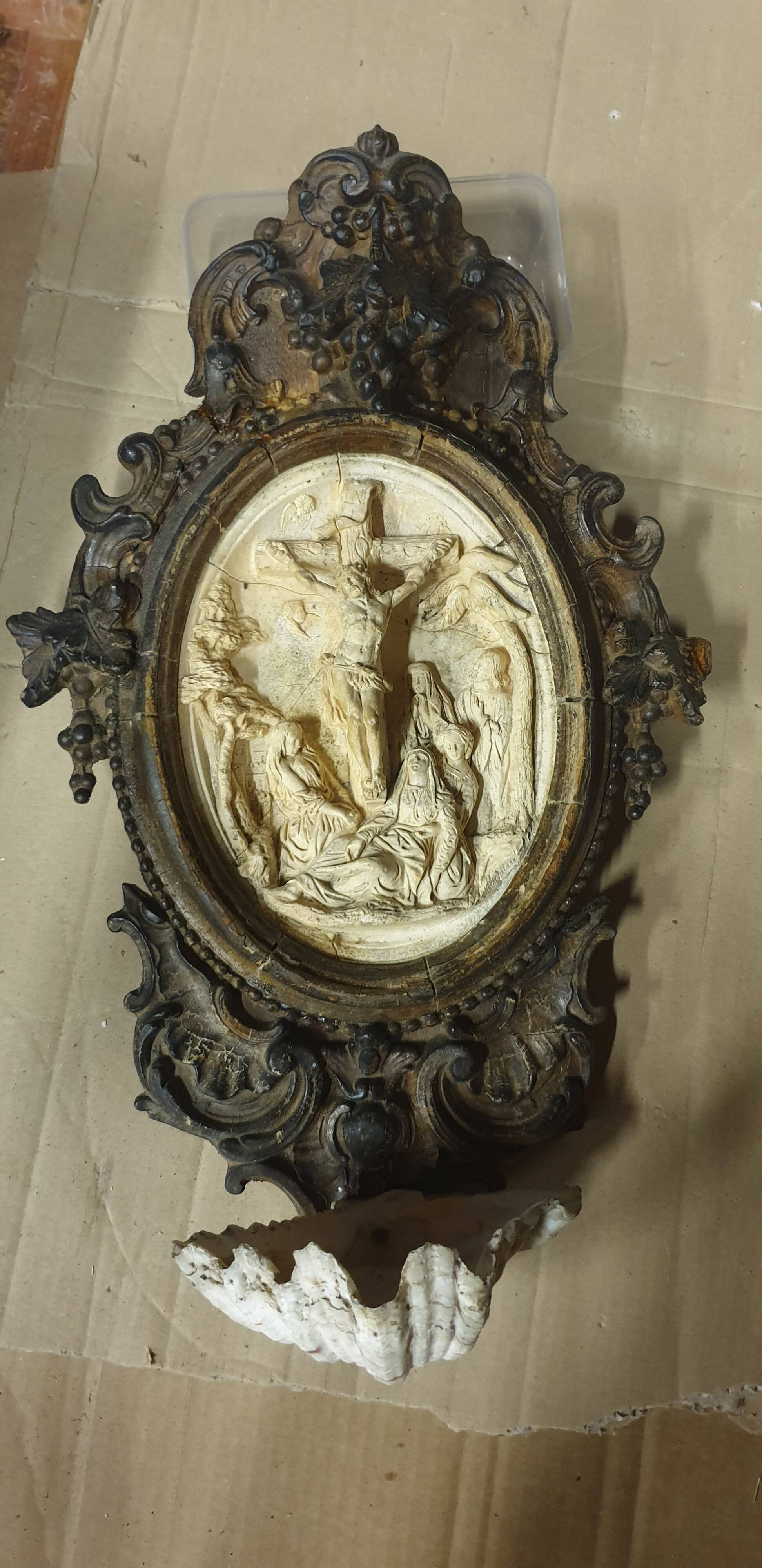 Small Holy Water Font / Stations of the Cross in Wood and Plaster - early 19th century