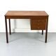 Petit bureau en teck avec trois tiroirs de Domino Møbler, années 1970.