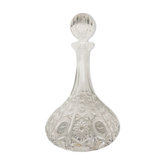 Decanter to decant in cut crystal