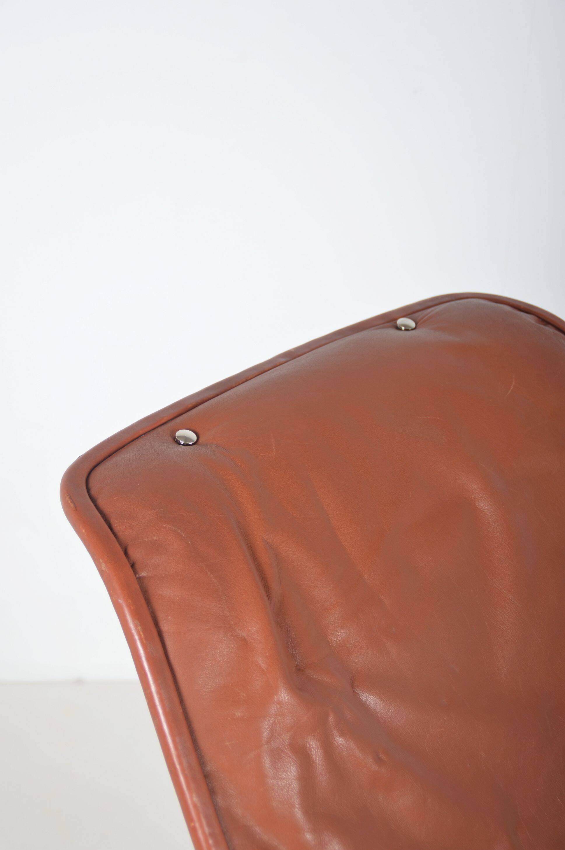 Fauteuil lounge Space Age en cuir avec base chromée, années 1970