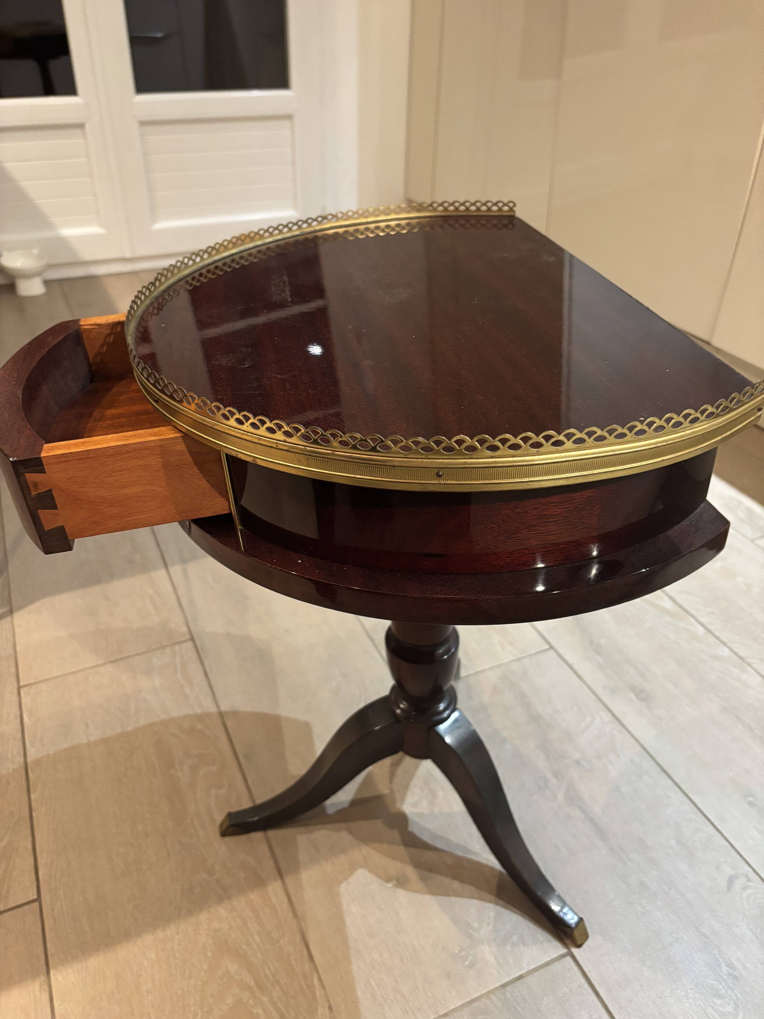 Empire style guéridon