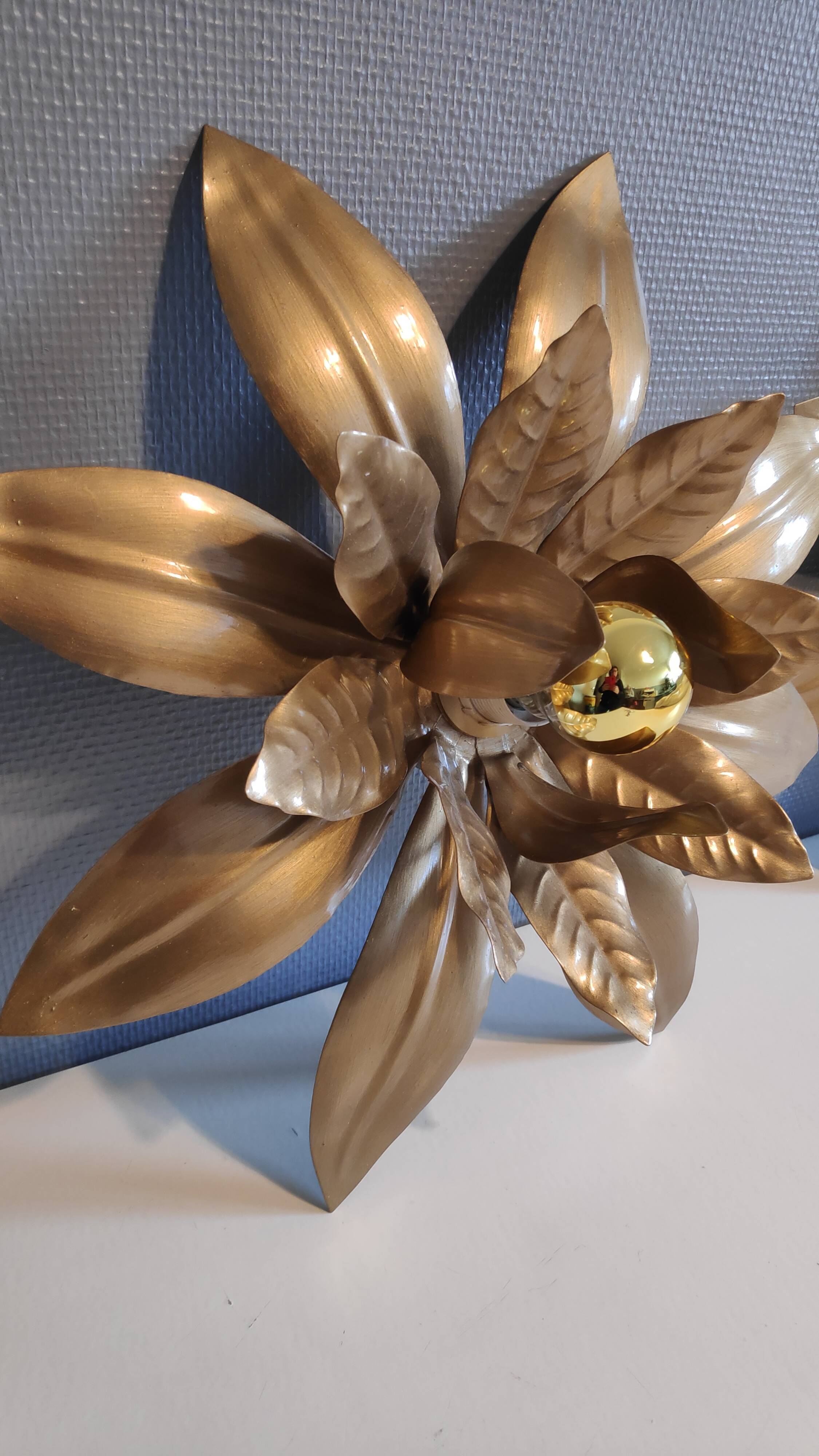 Wall light gold metal sheets