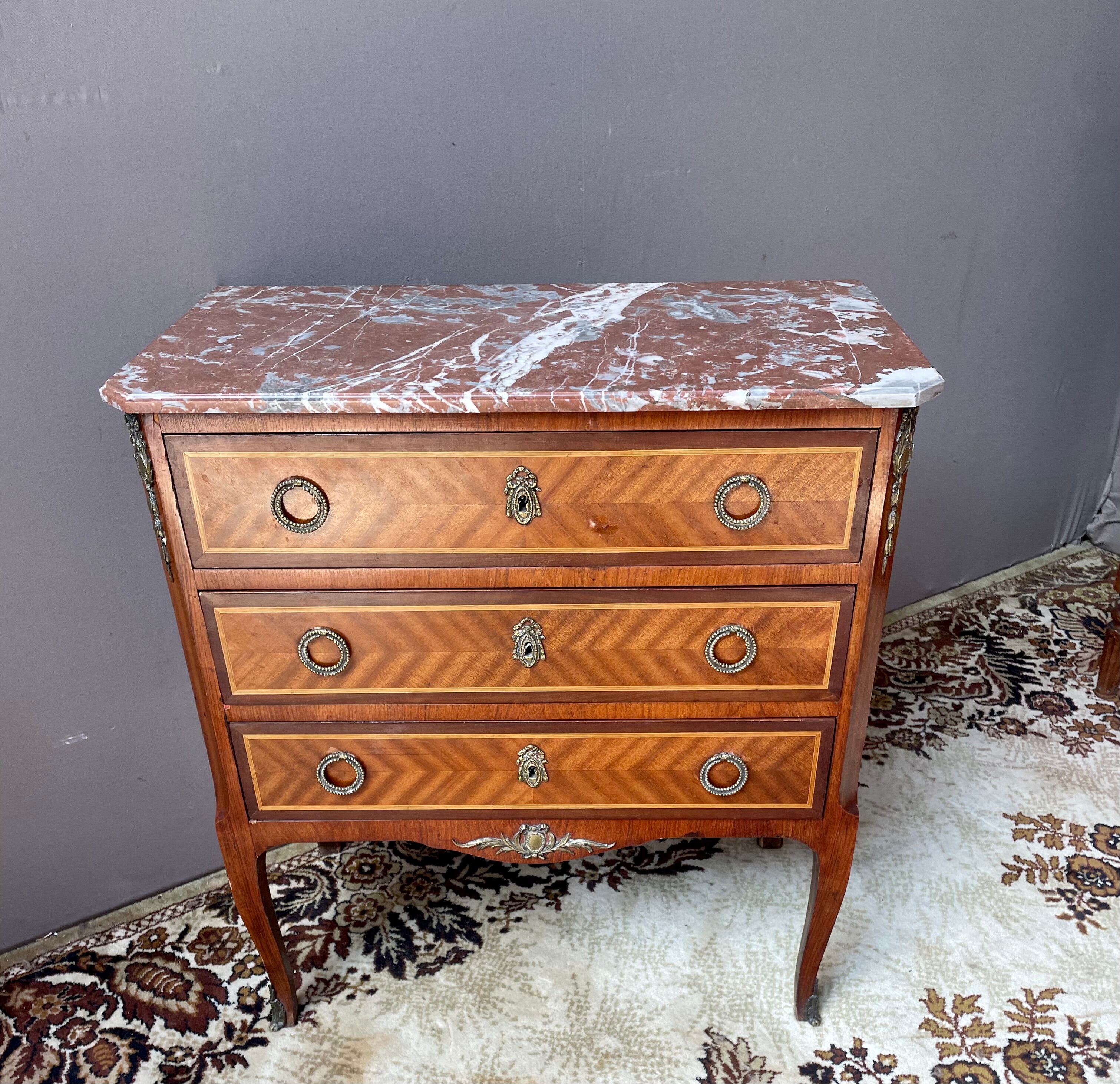 Transitional style chest of drawers in marquetry