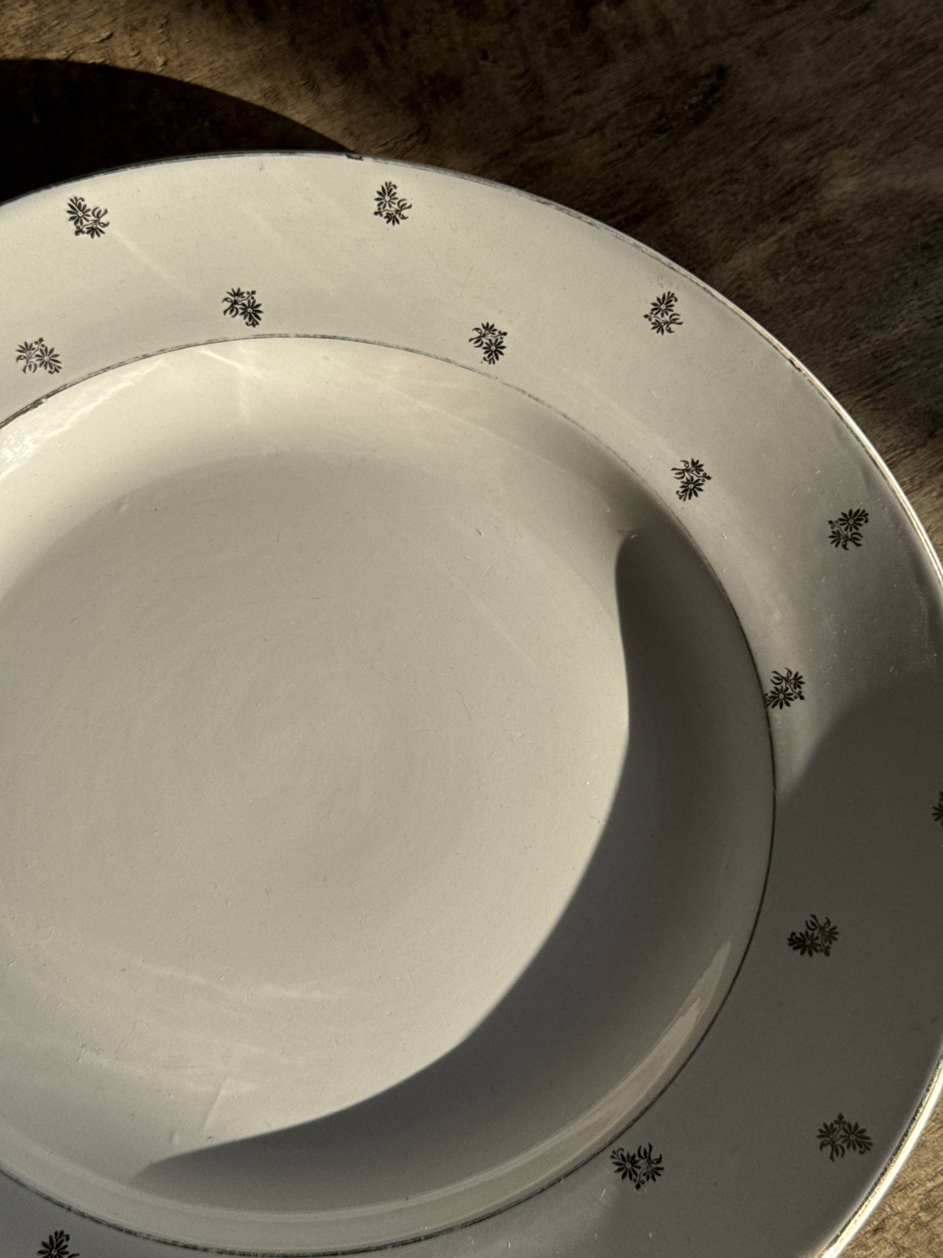 Circular plate model Nico gold Digoin Sarreguemines D30.5