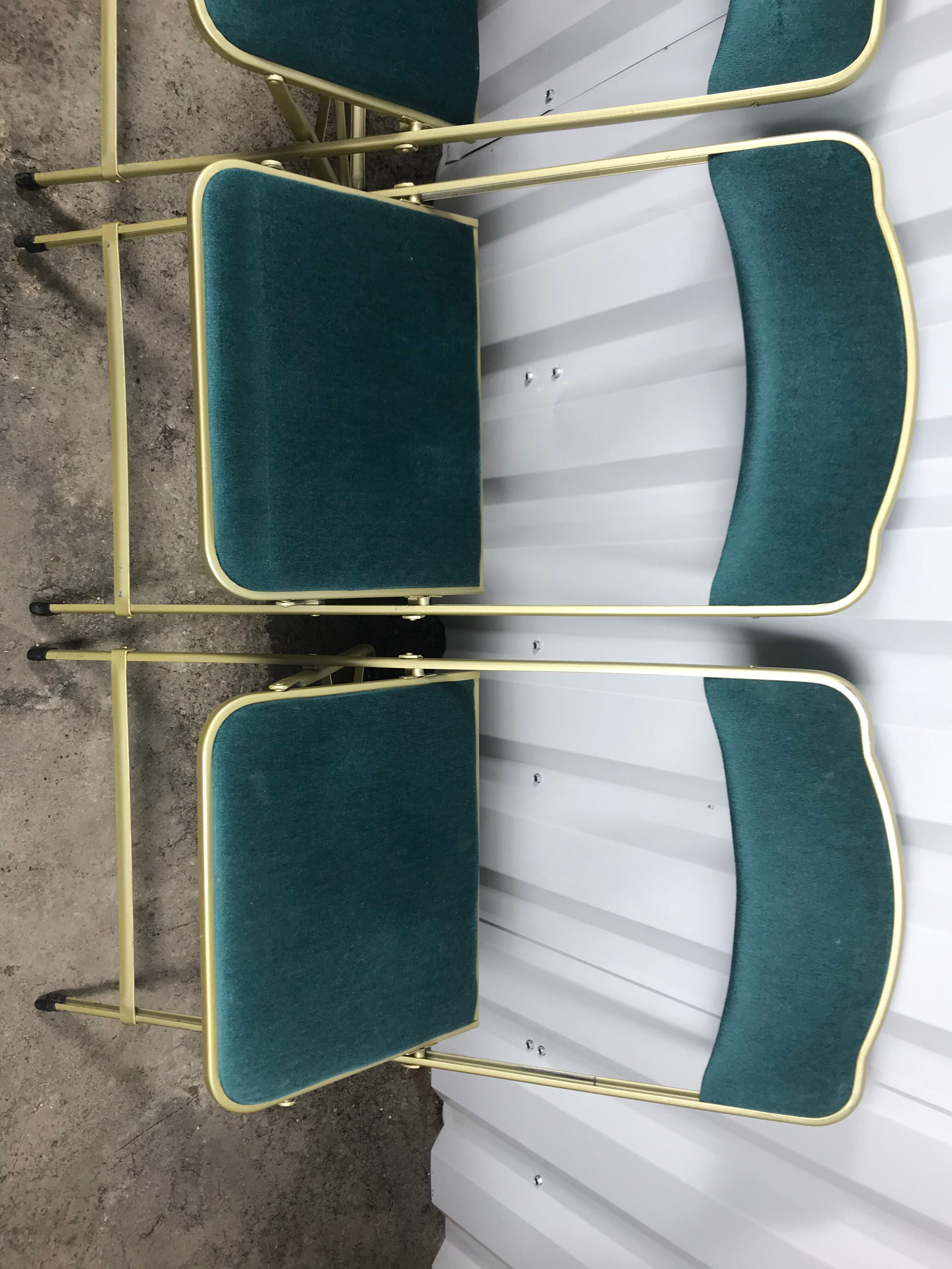 Suite of 4 foldable blue velvet event chairs
