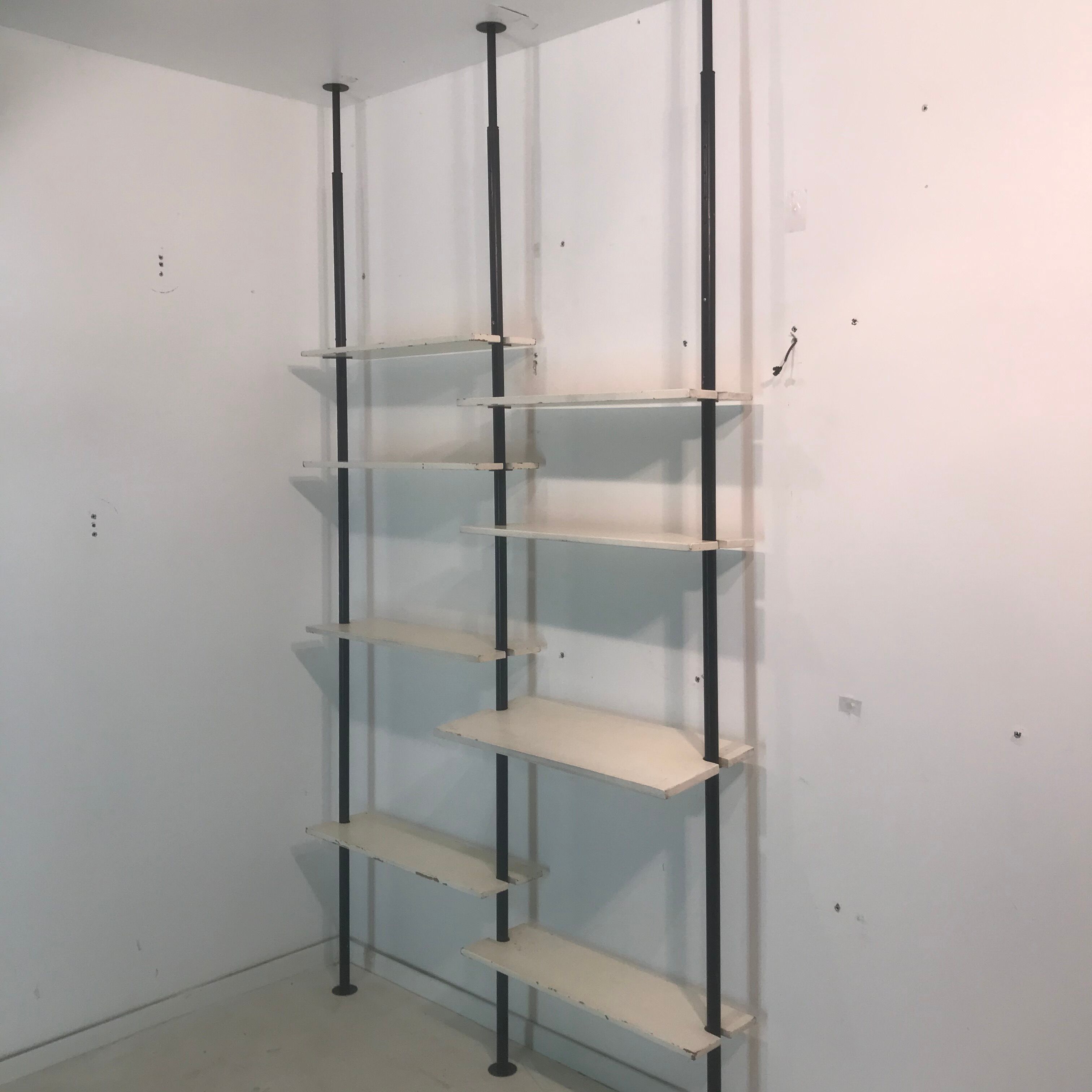 3-mounted floor/ceiling library