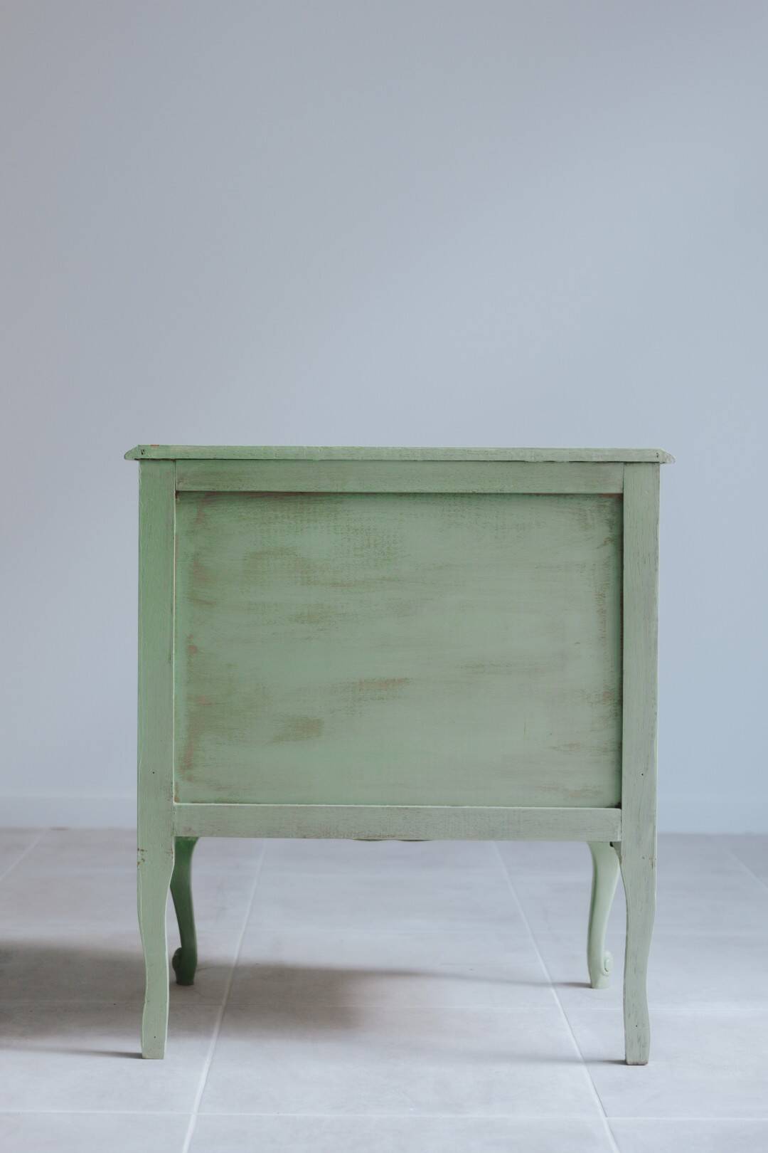 Small green Parisian chest of drawers with 3 drawers in semi-solid oak
