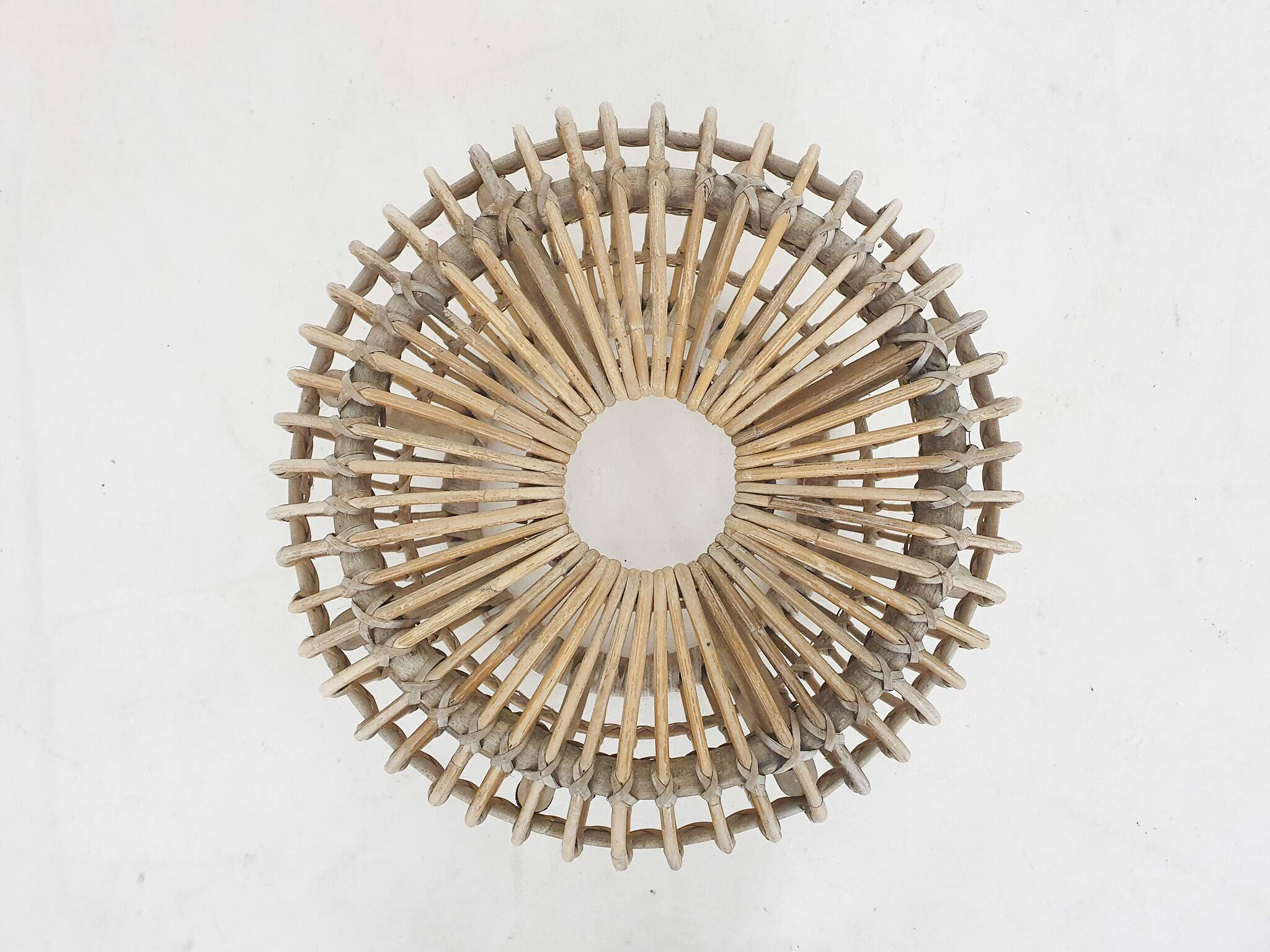 Tabouret rond en rotin