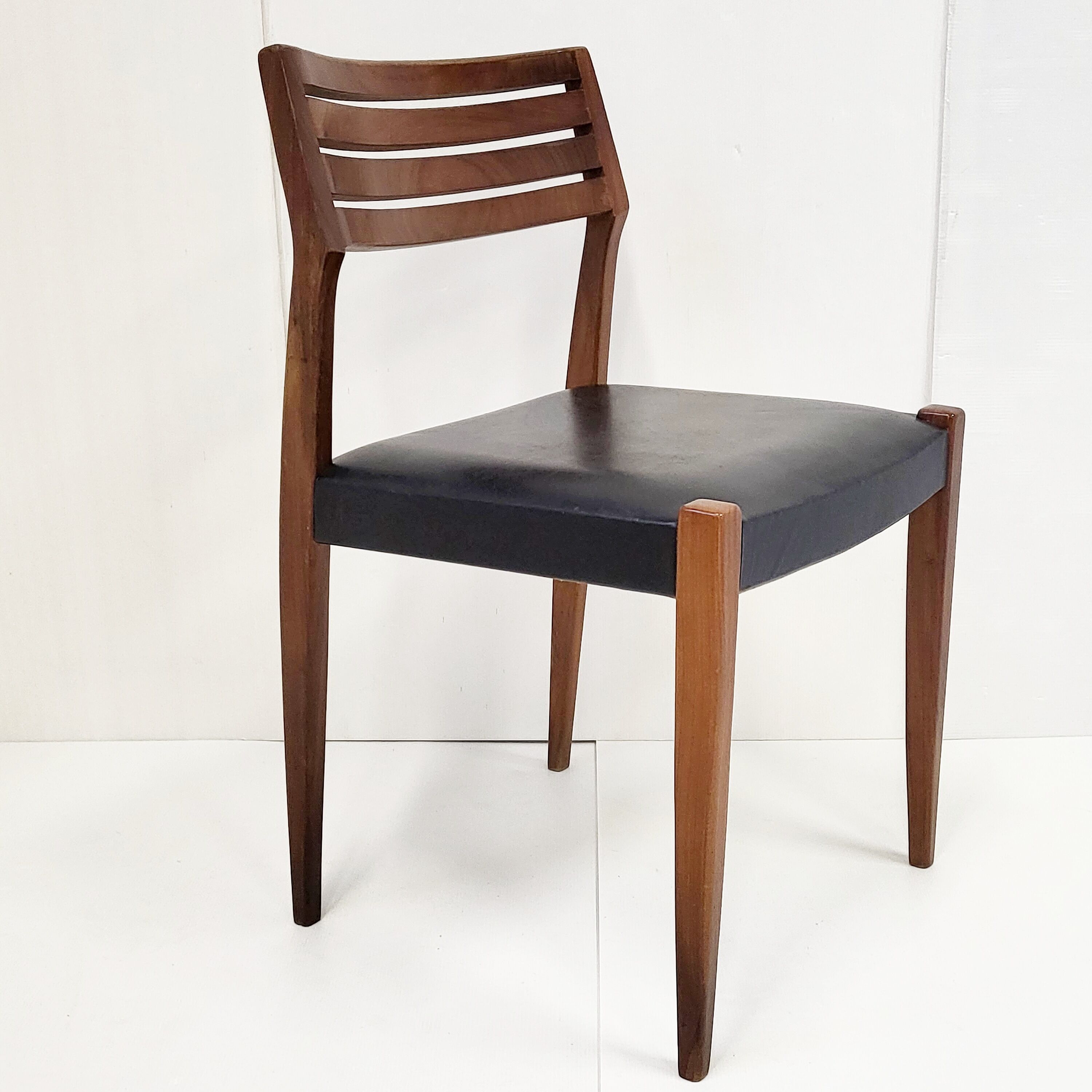 Suite of 6 Scandinavian chairs 1960 vintage