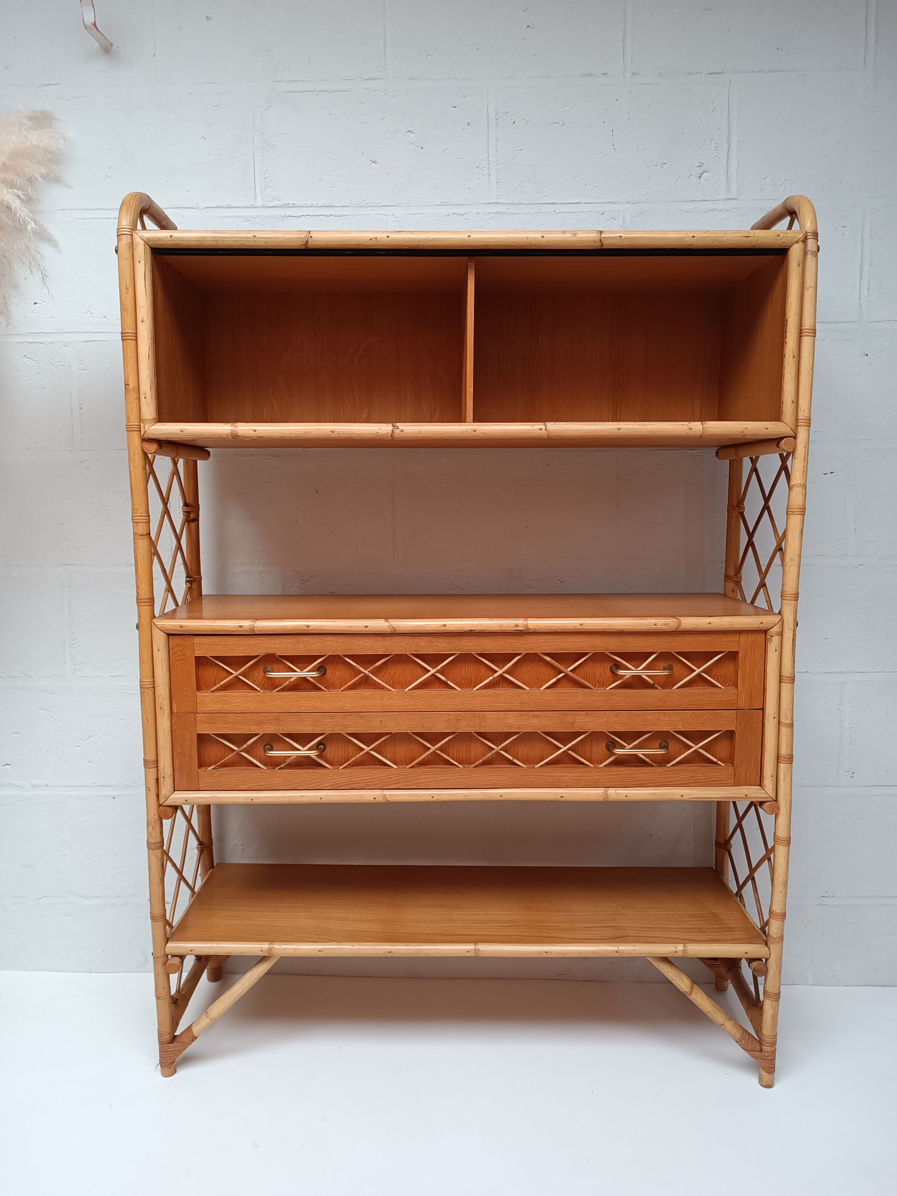 Bookcase shelf vintage in rattan