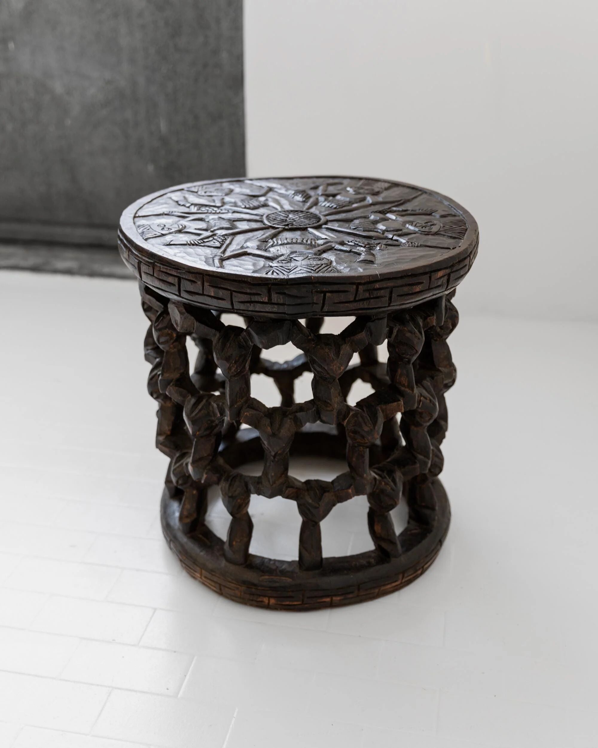 Vintage Bamileke stool from the 1950s - hand-carved table from Cameroon - African art - handmade, bohemian furniture, gift idea