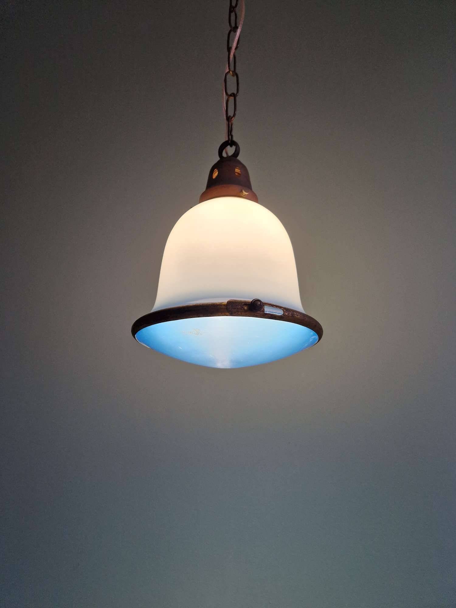 Suspension Bauhaus en opaline blanche et verre satiné bleu, années 1920