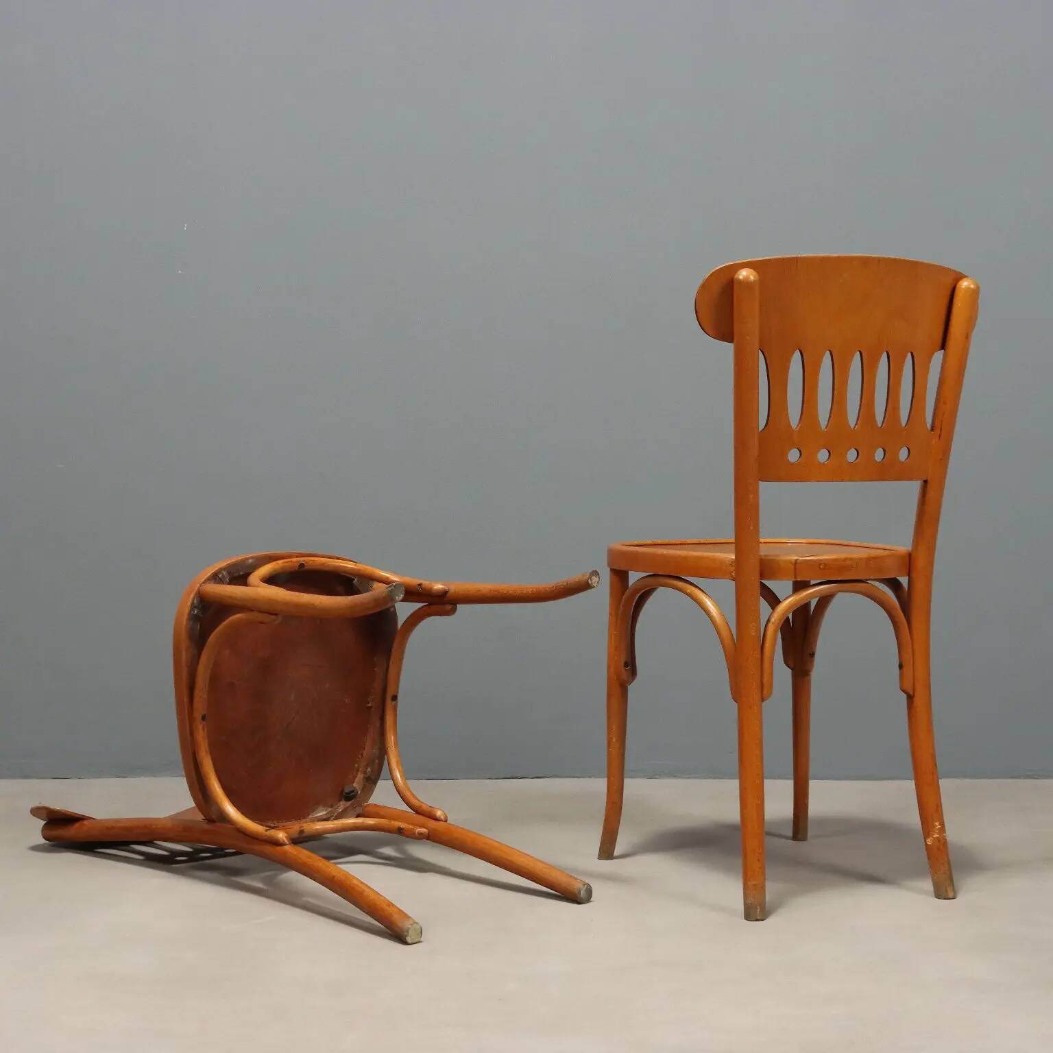 Paire de chaises en hêtre courbé