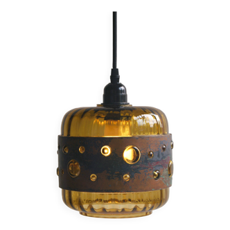 Mid-century brutalist ceiling lamp in green colored glass and copper. Design by Nanny Still - 1960s.