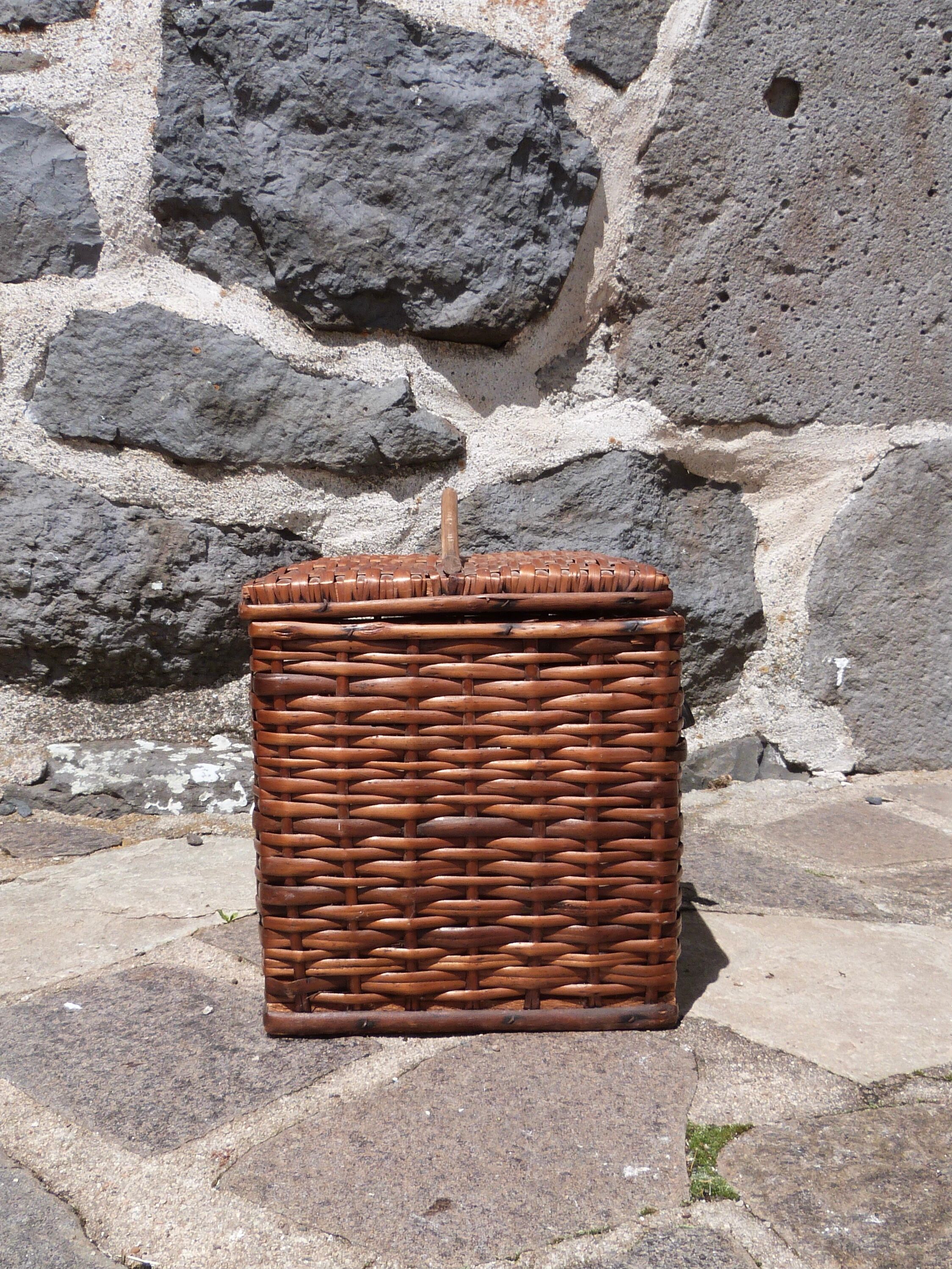 Wicker basket with padlock