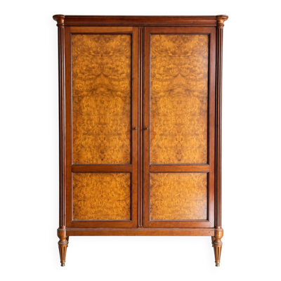 Armoire vintage style Louis XVI en loupe d’orme – 2 portes
