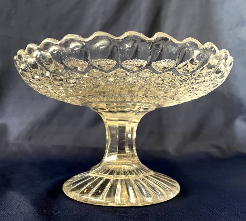 Coupe sur pied ou compotier en cristal moule de baccarat vers 1880