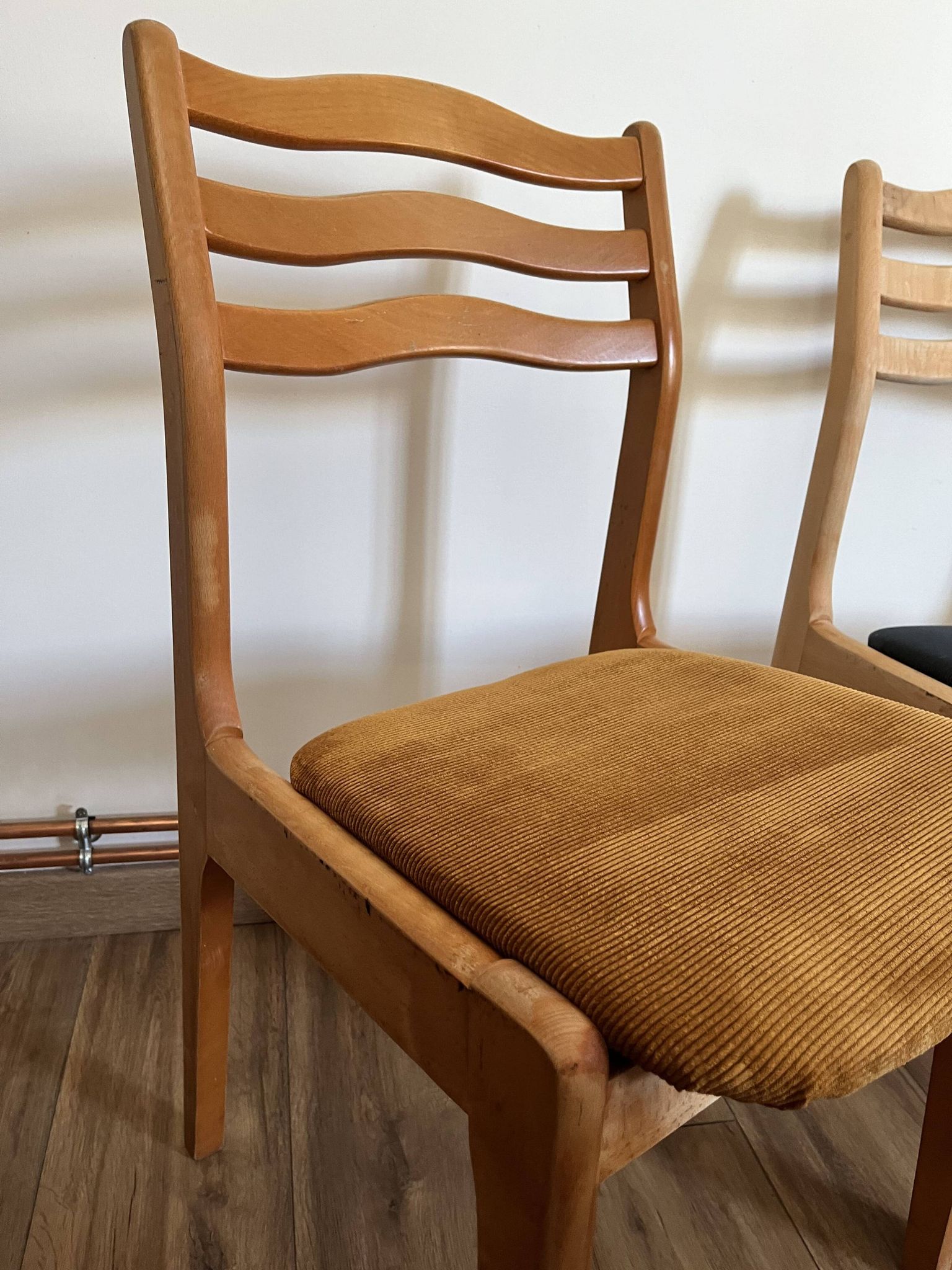 Set of 4 ribbed fabric chairs
