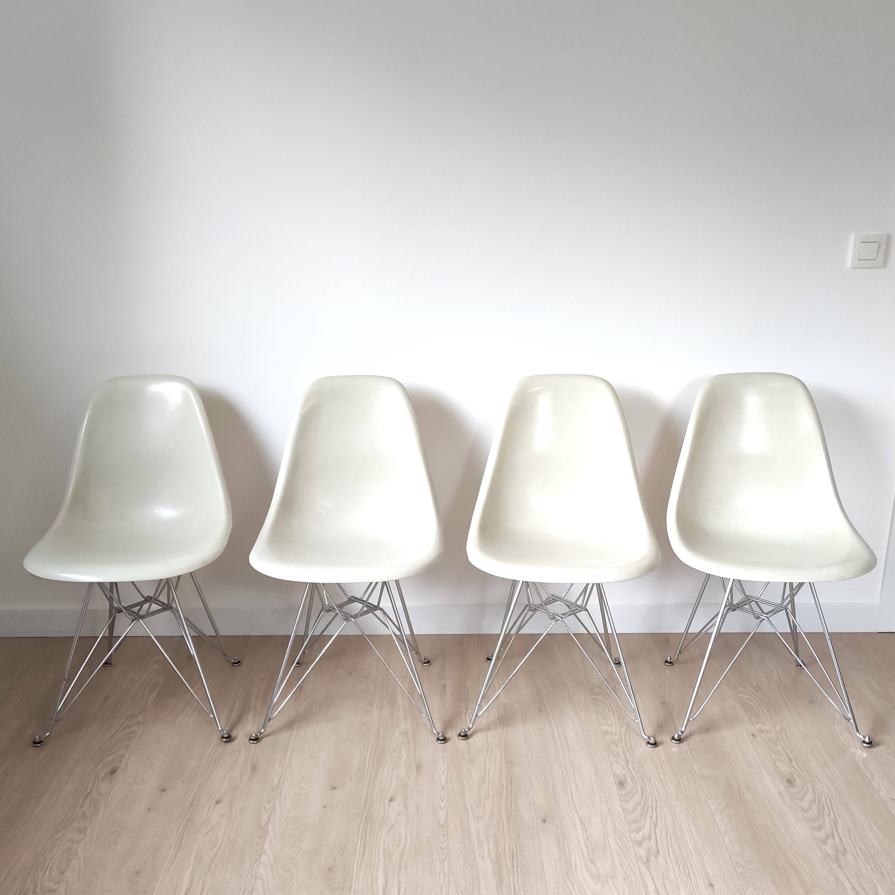 Vintage set of 4 fiberglass dining chairs by Eames – Herman Miller