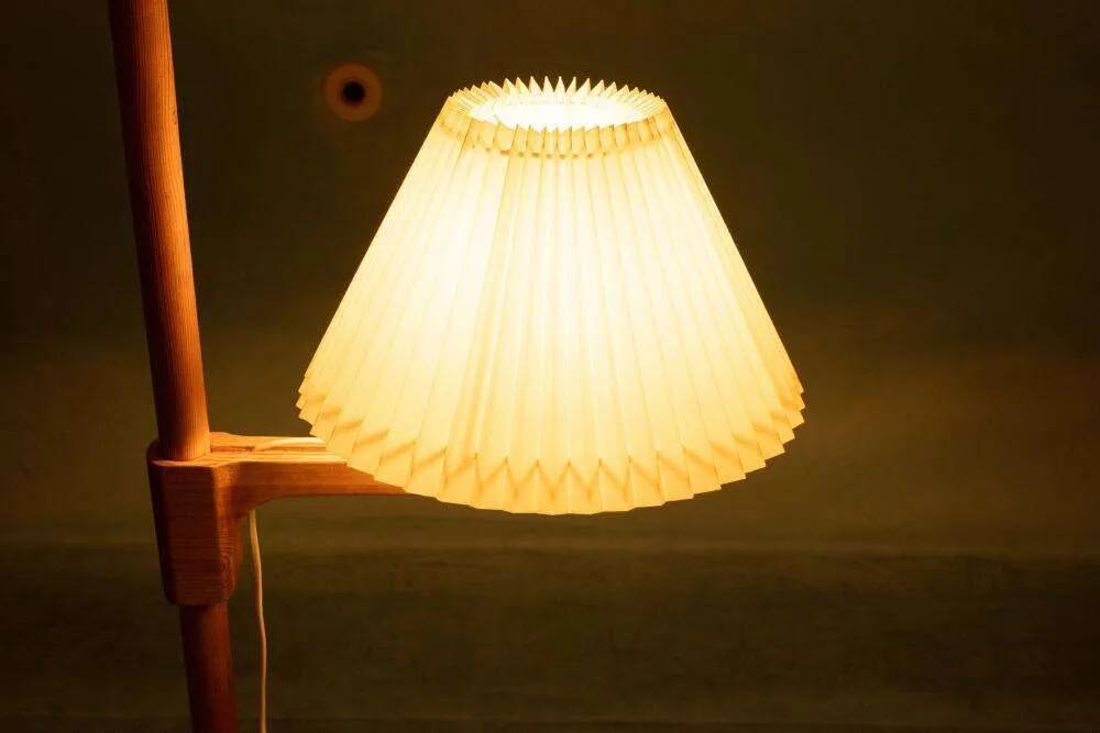 Minimalist Scandinavian floor lamp Carl Malmsten in pine, Sweden