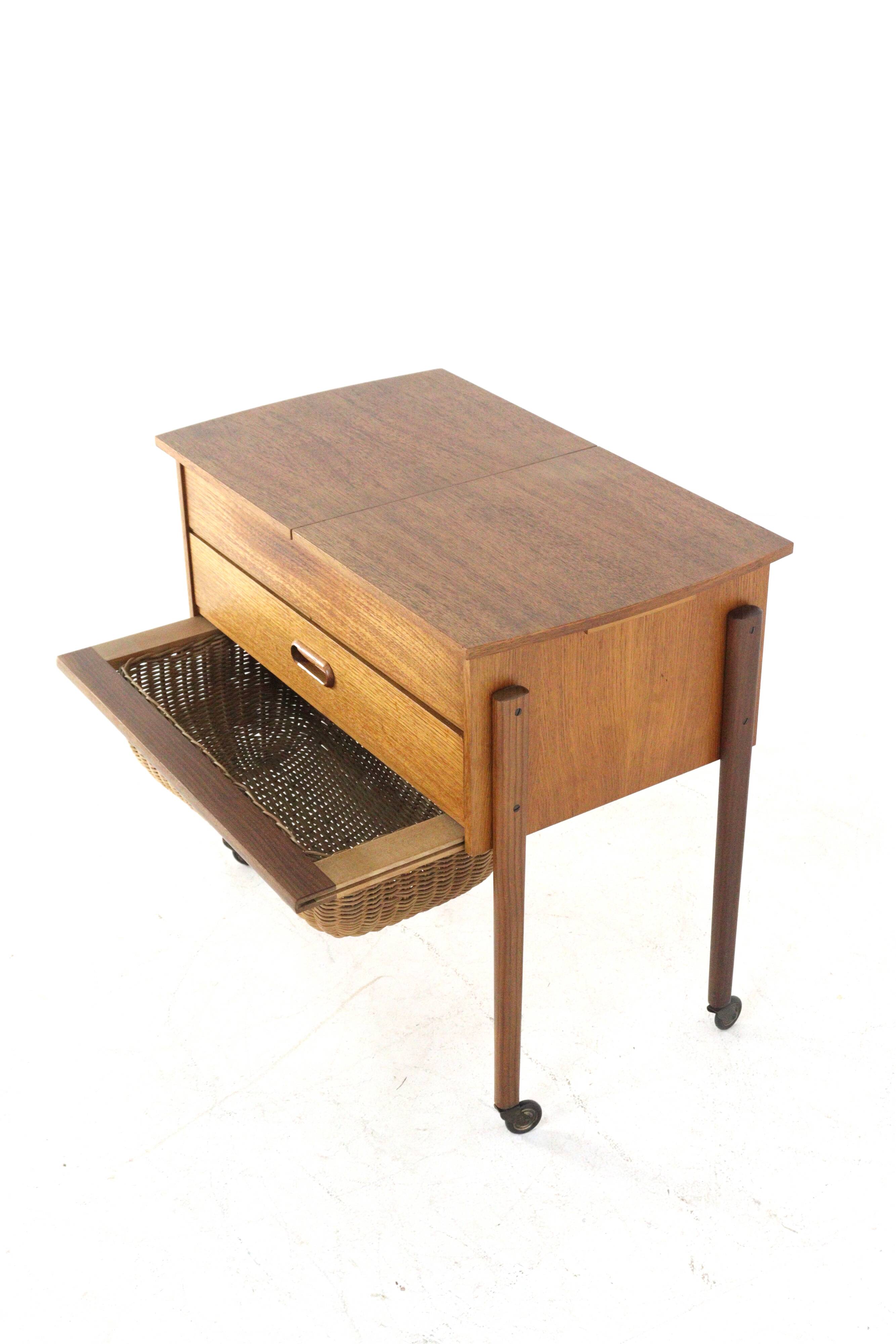 Table d'appoint / boîte de rangement pour bijoux