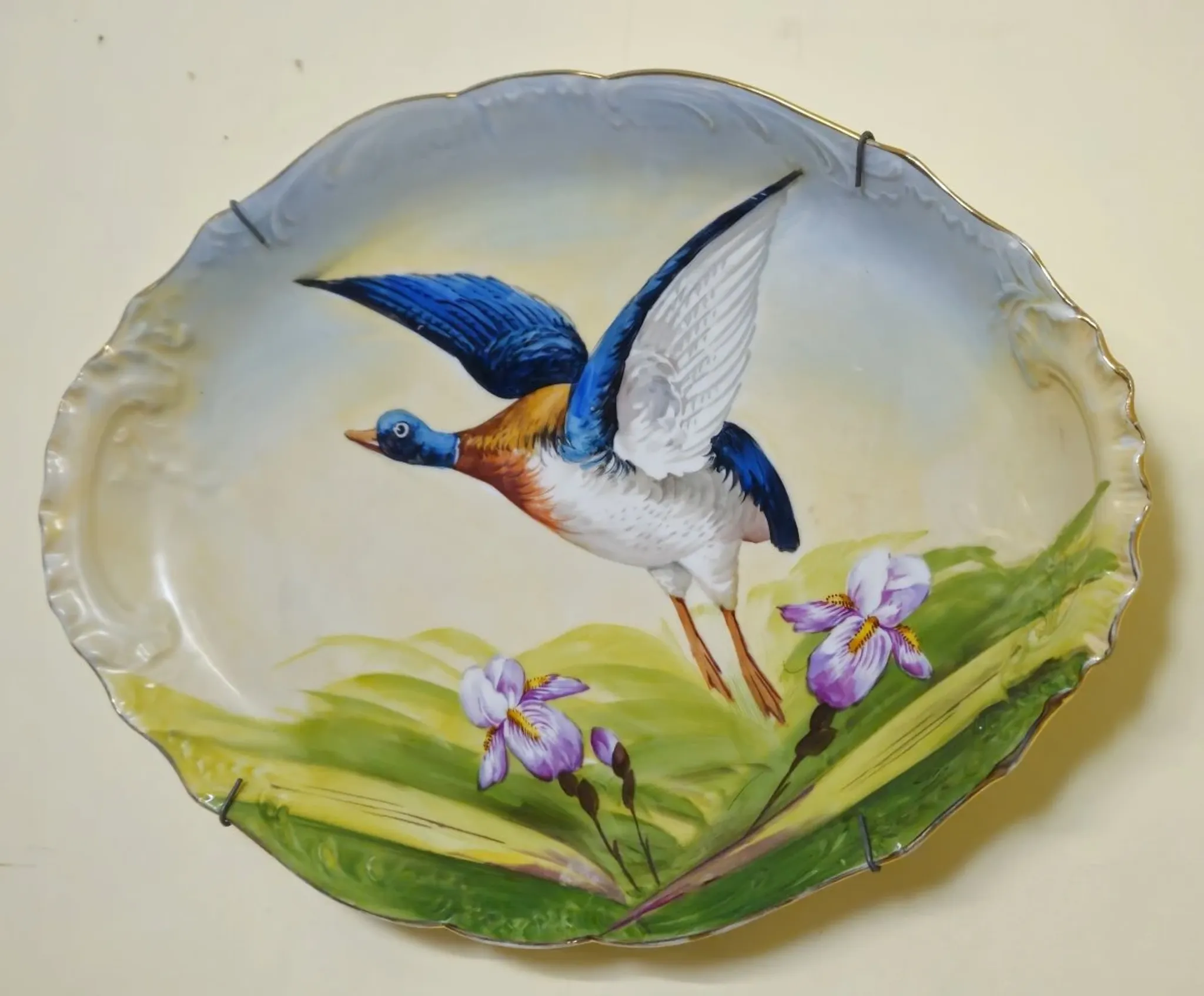 Antique decorative plate in porcelain – flying duck design