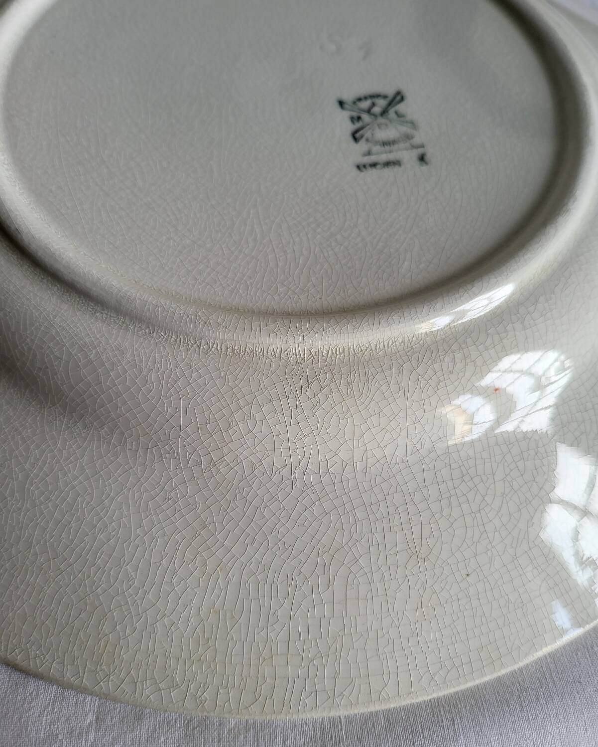 Plat rond en faïence Moulin des Loups & Hamage modèle Lucien