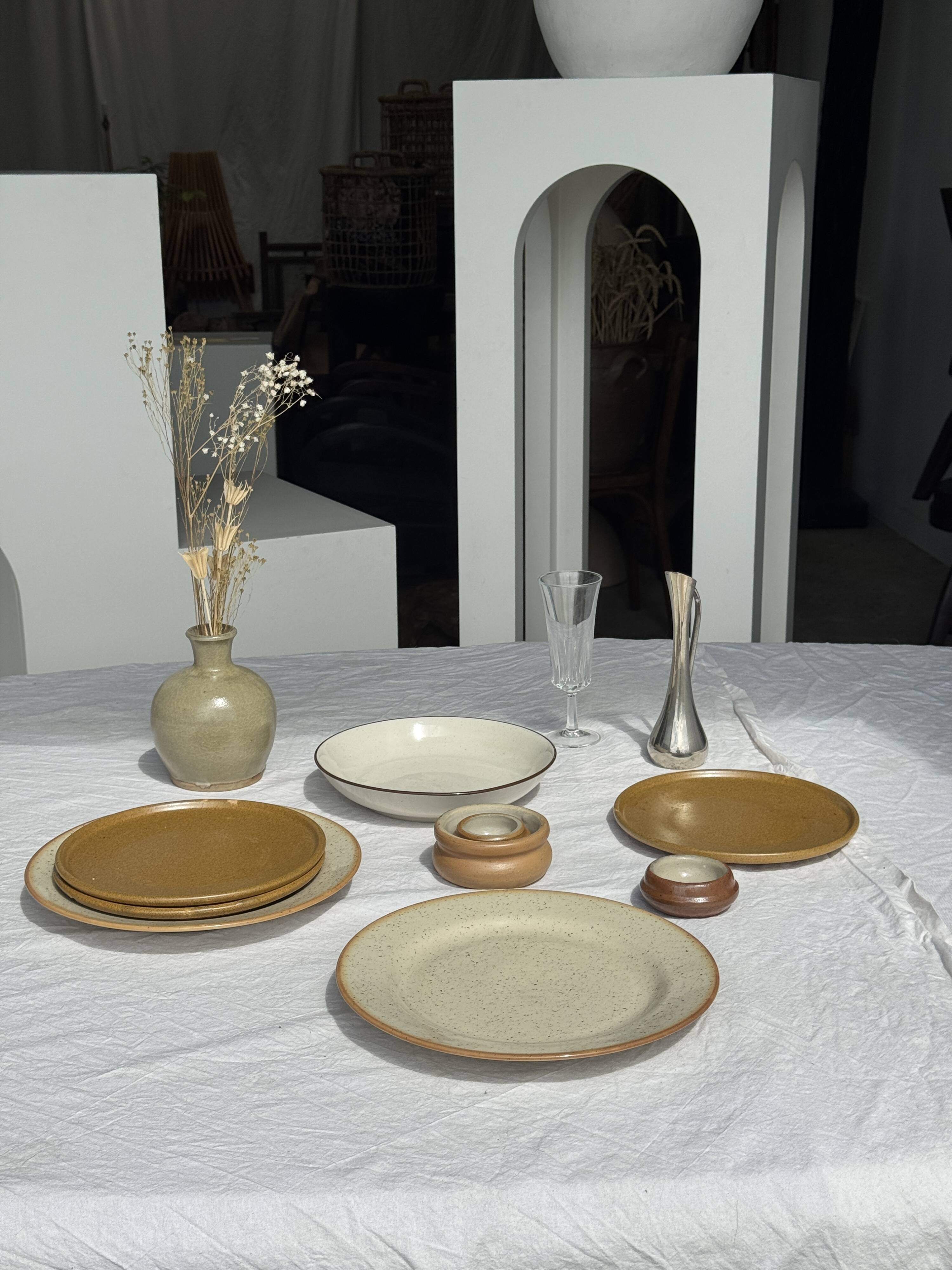 A genuine natural stoneware deep plate D20.5
