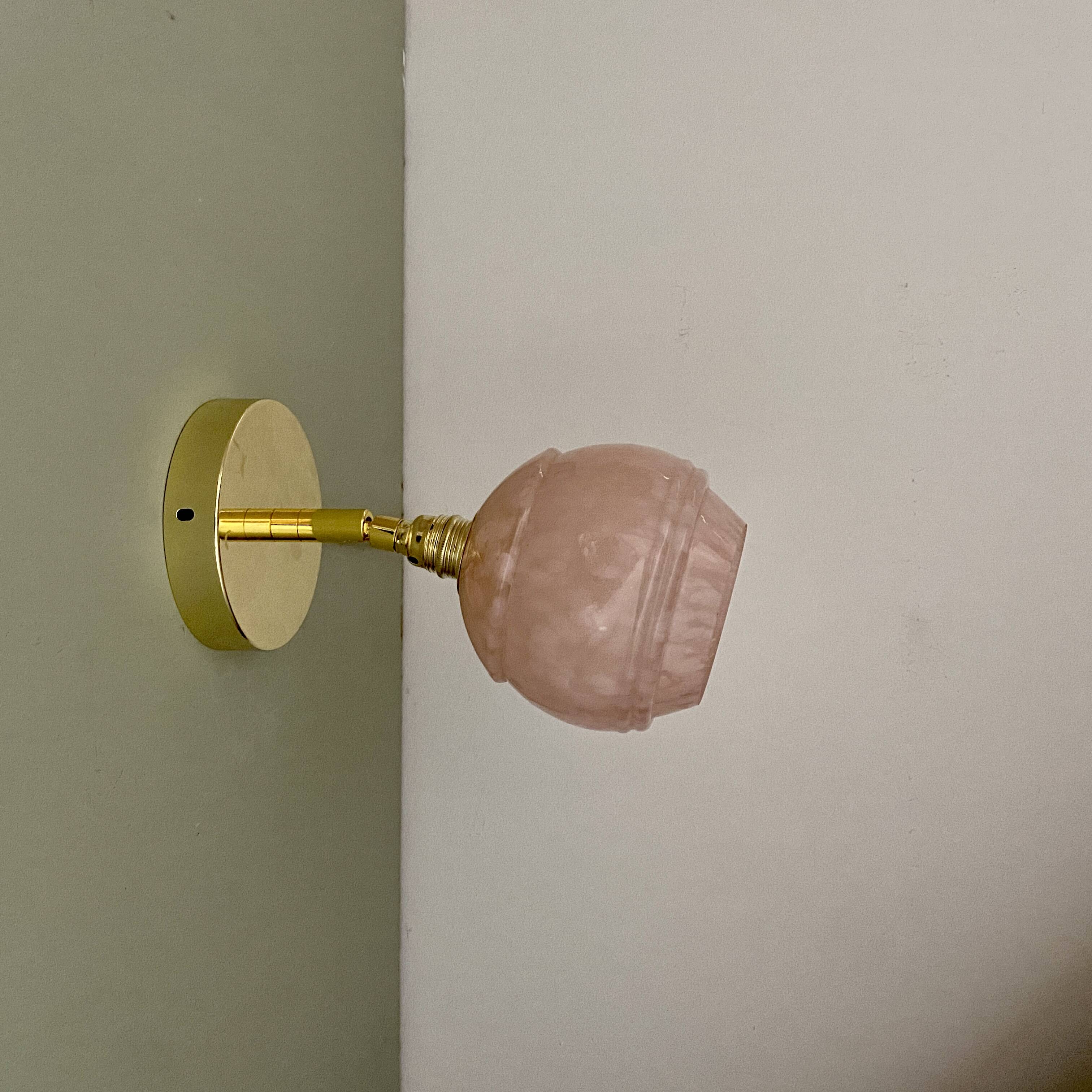 Vinatge tulip wall light in pink CLichy glass