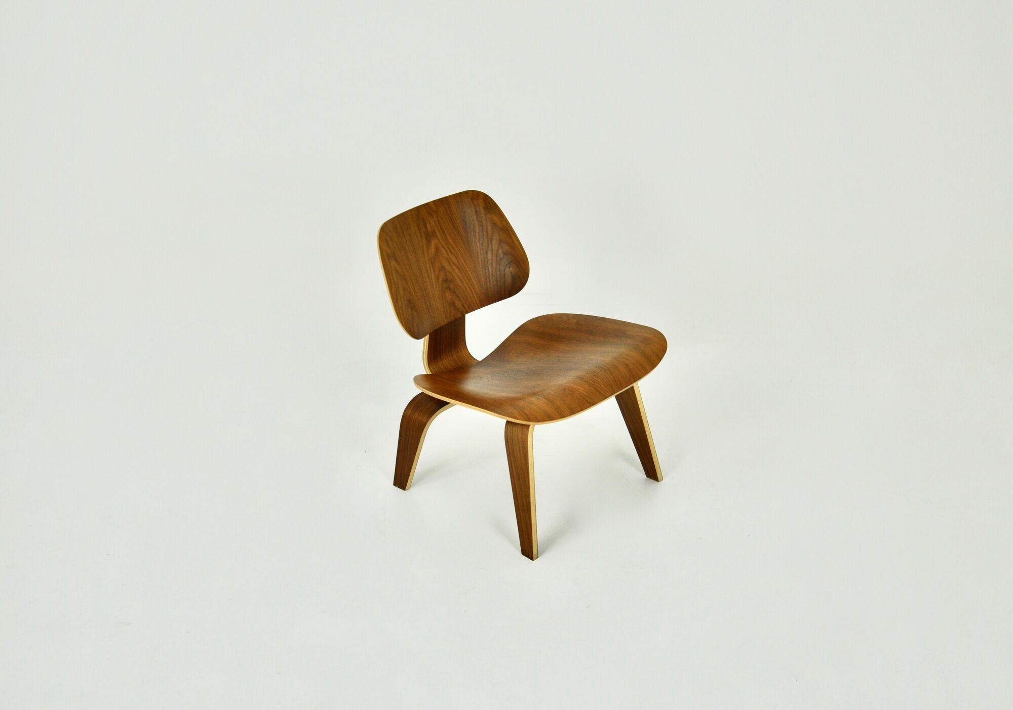 LCW plywood lounge chair By Charles Eames for Herman Miller, 1950S