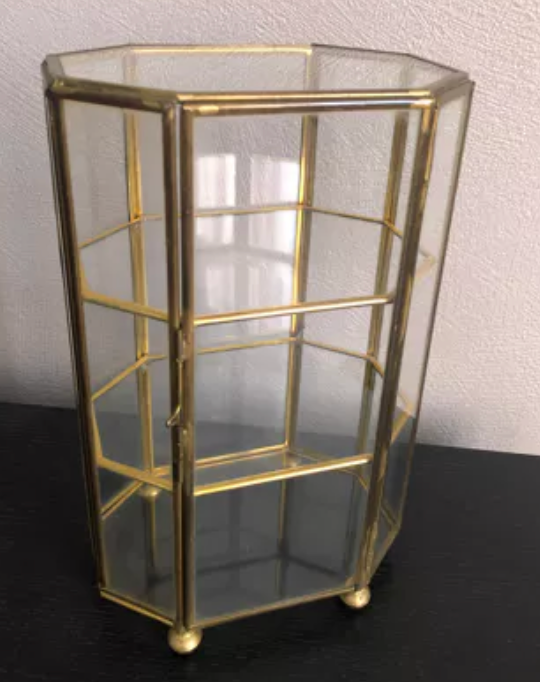 Vitrine verre et laiton
