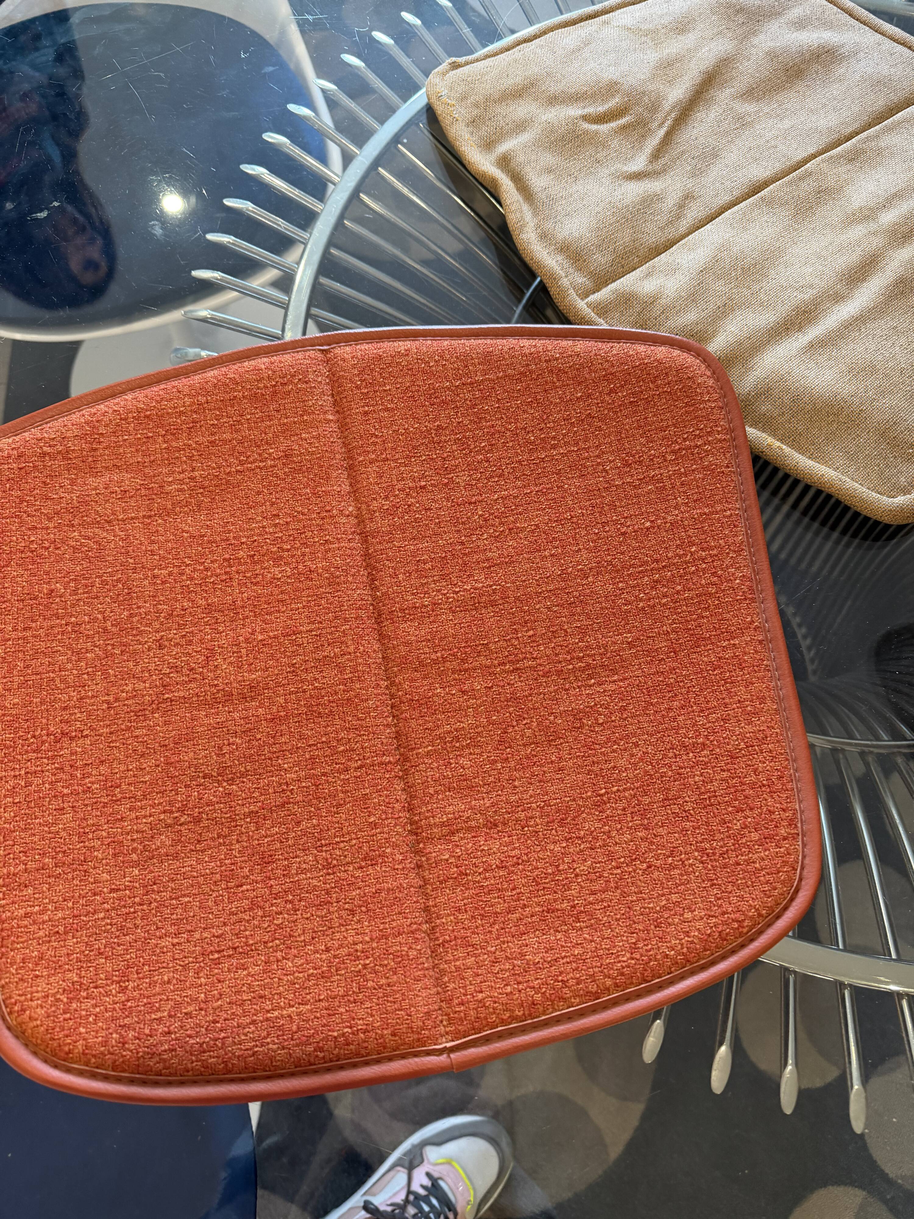 Harry BERTOIA (1915-1978) for KNOLL INTERNATIONAL, publisher. 4 Chairs