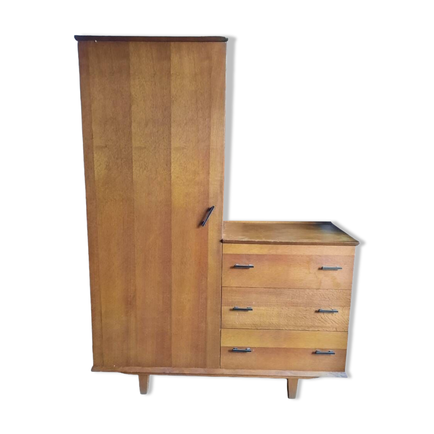 Armoire asymétrique