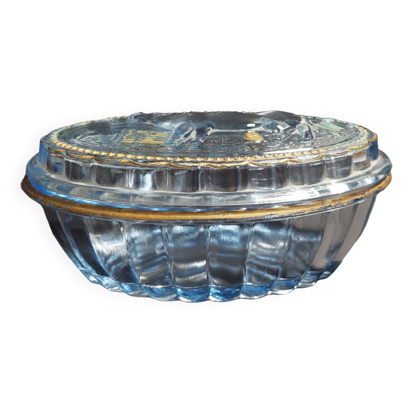 Beurrier en verre moulé bleu décor vache début XXème
