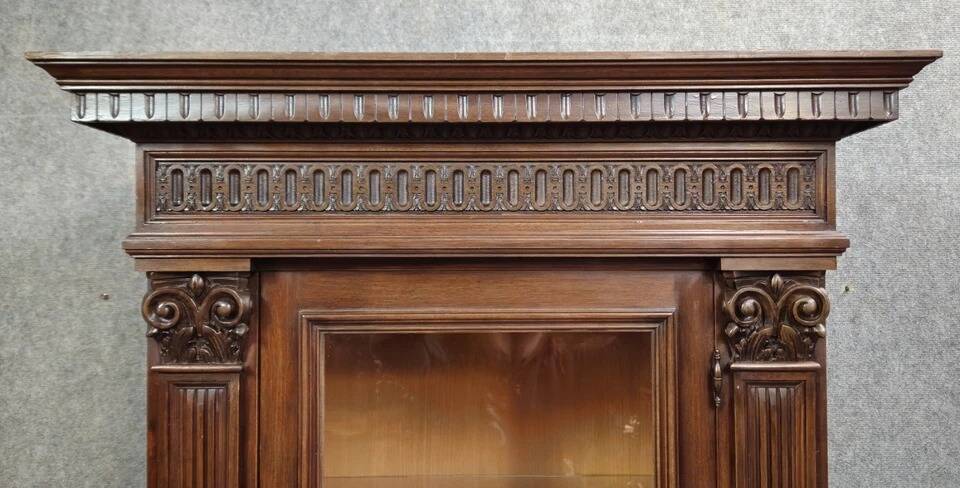 Display cabinet / Antique Renaissance-style bookcase – Carved wood – H 190 cm