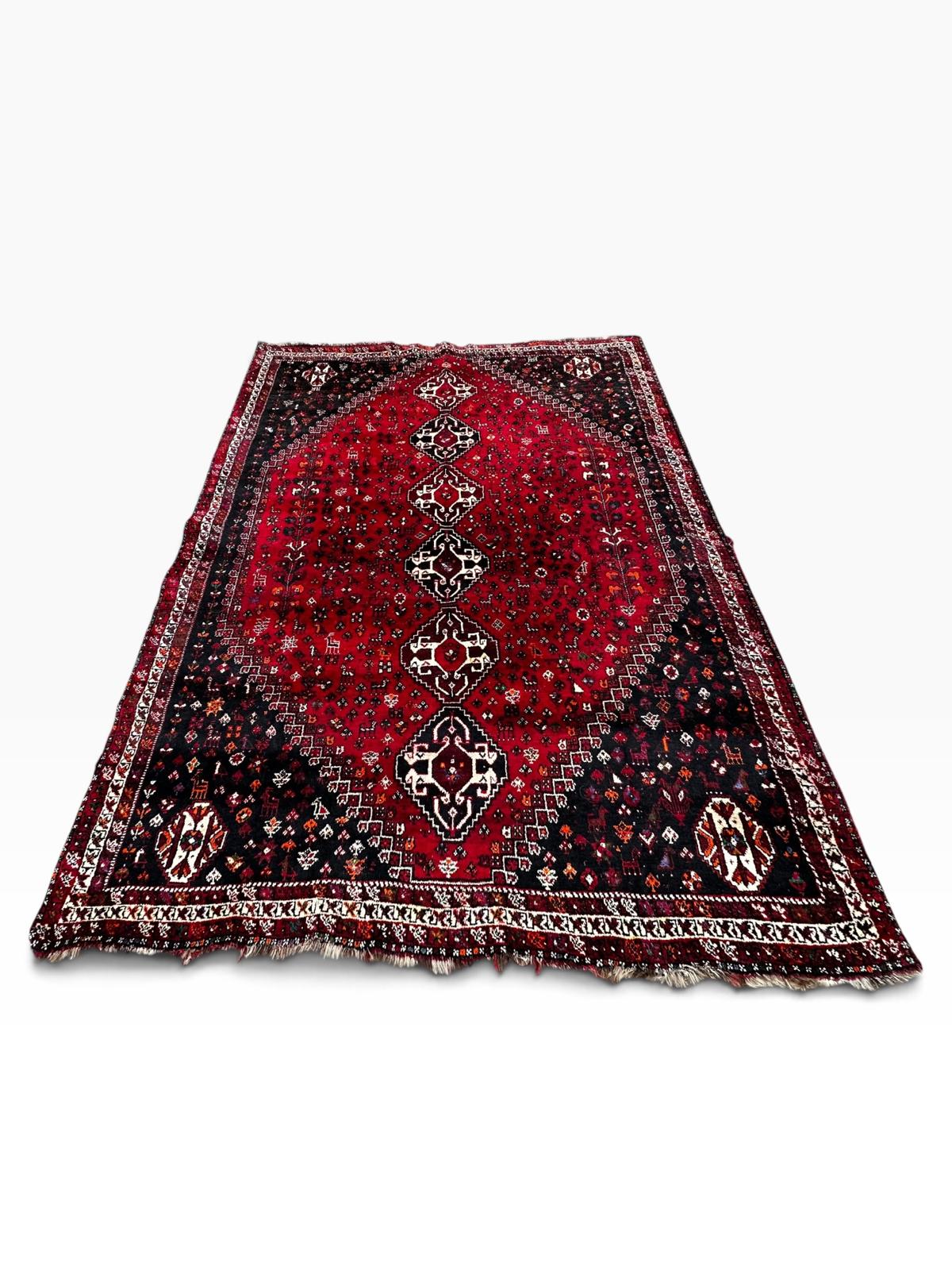 Handmade Persian Shiraz carpet 305cm x 235cm