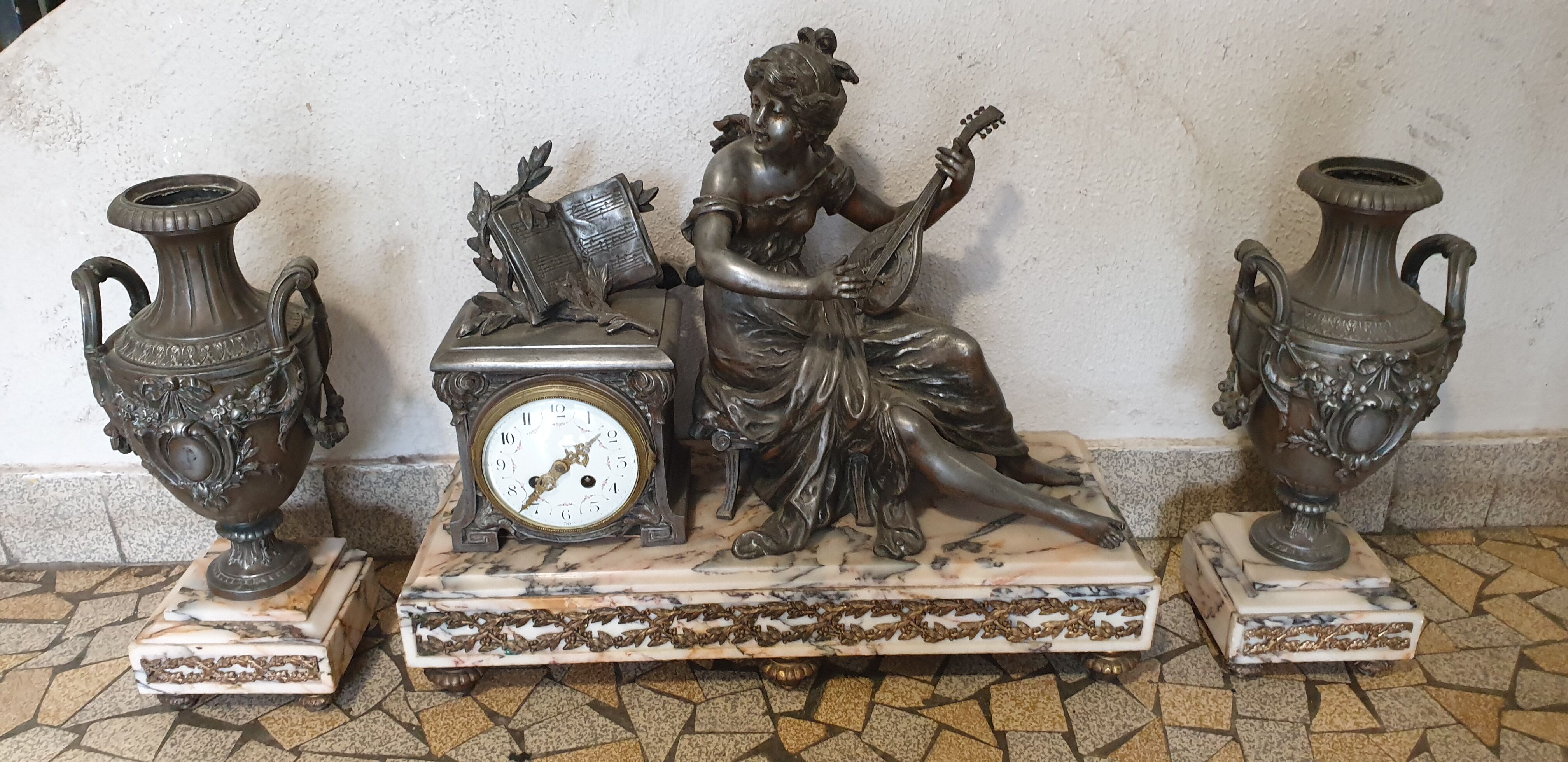 Pendulum allegory music