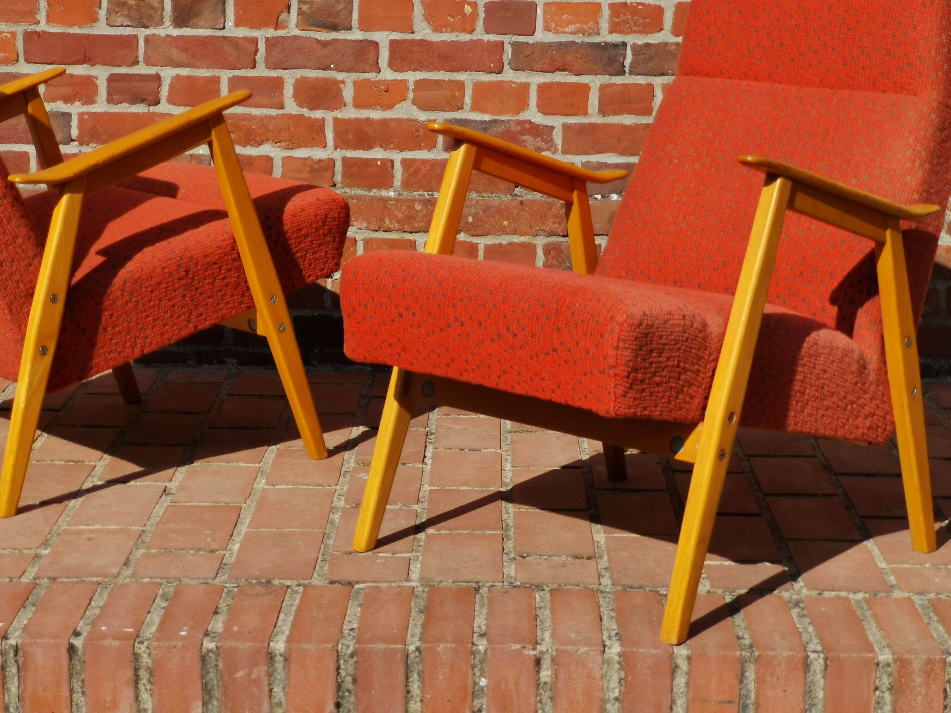 Paire de fauteuils rouge Interier Praha