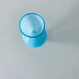 Vase ancien en opaline bleue