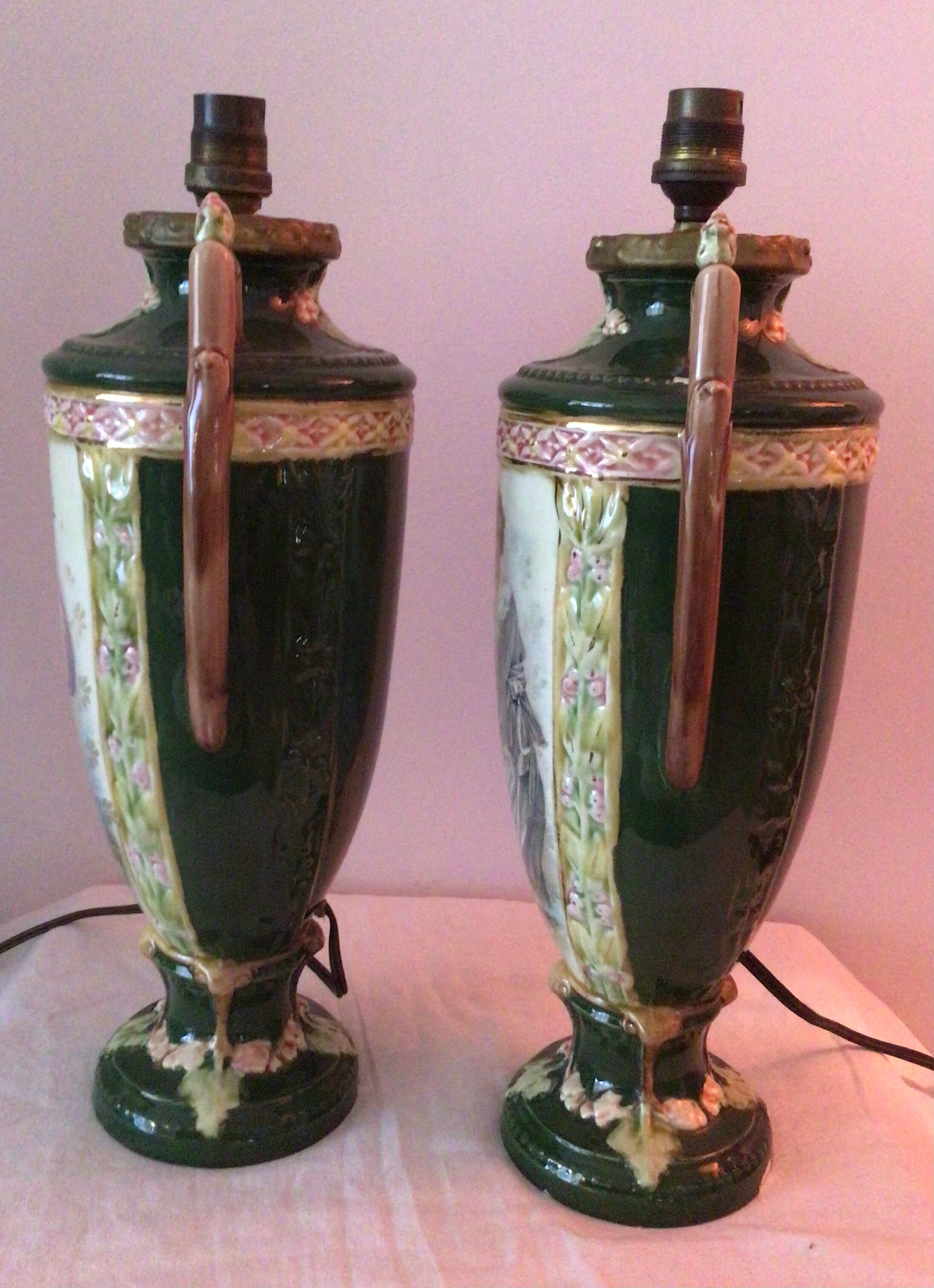 Pair of old women's decoration lamps
