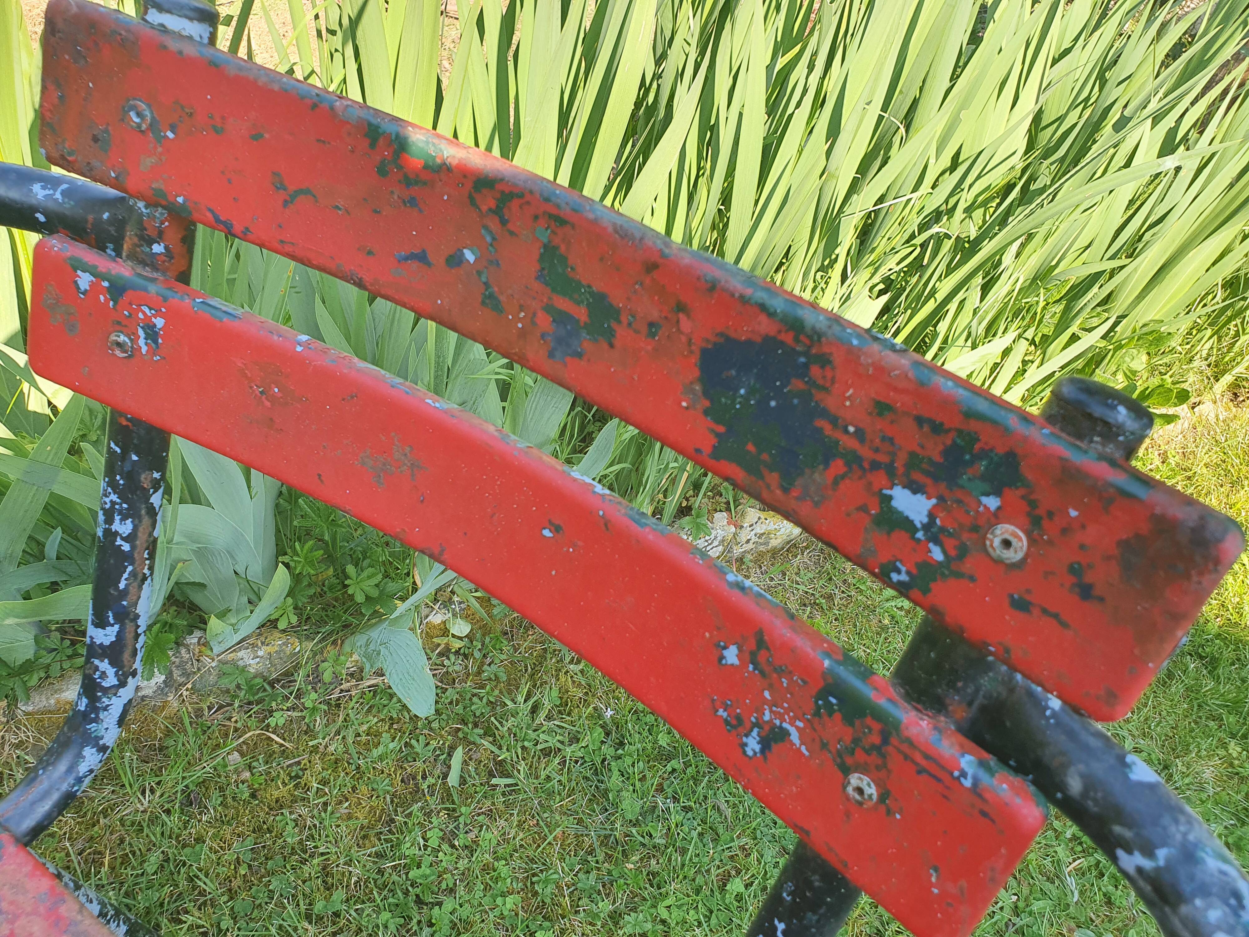 Garden table and armchairs