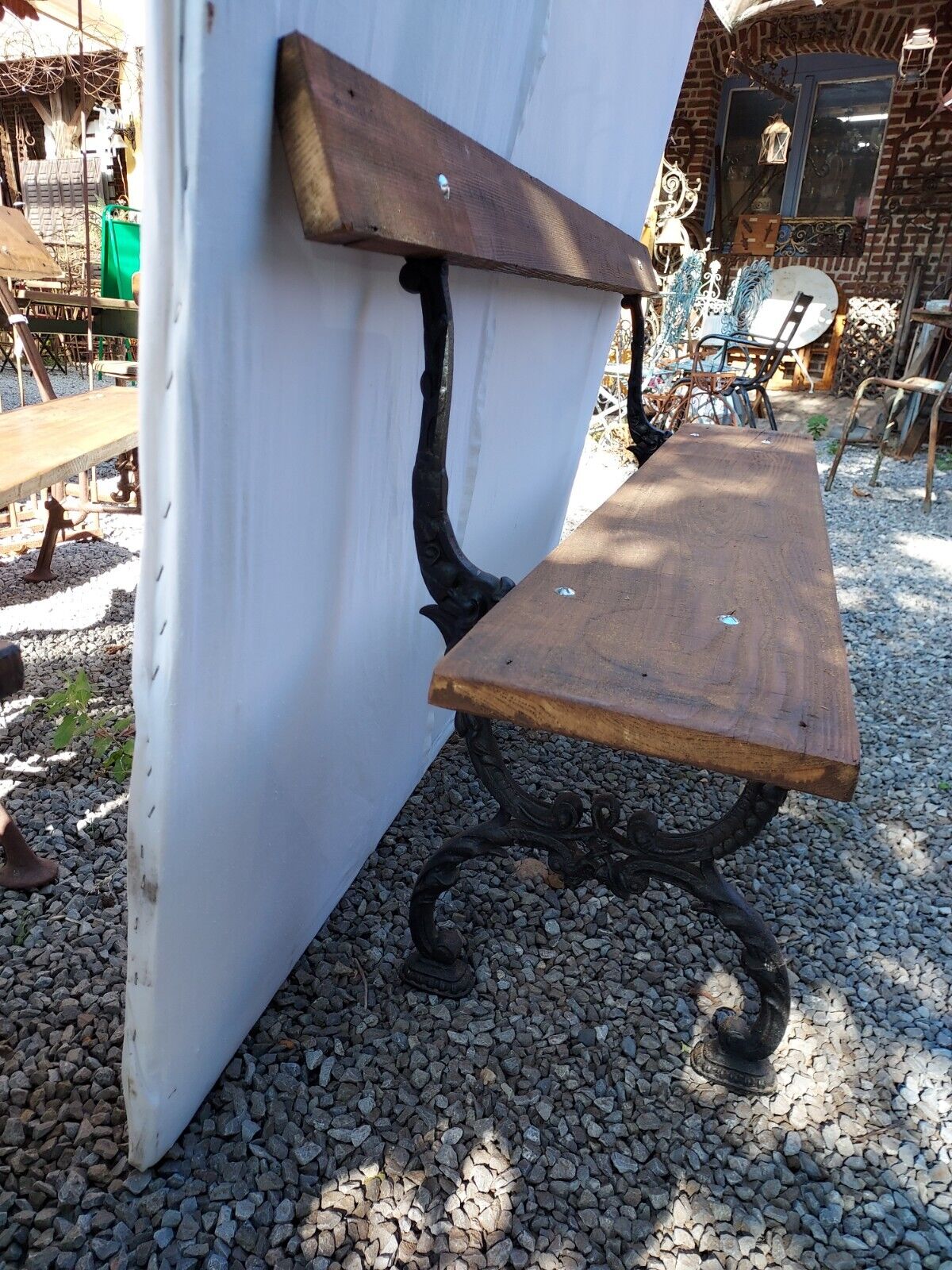 Garden bench in cast iron and wood