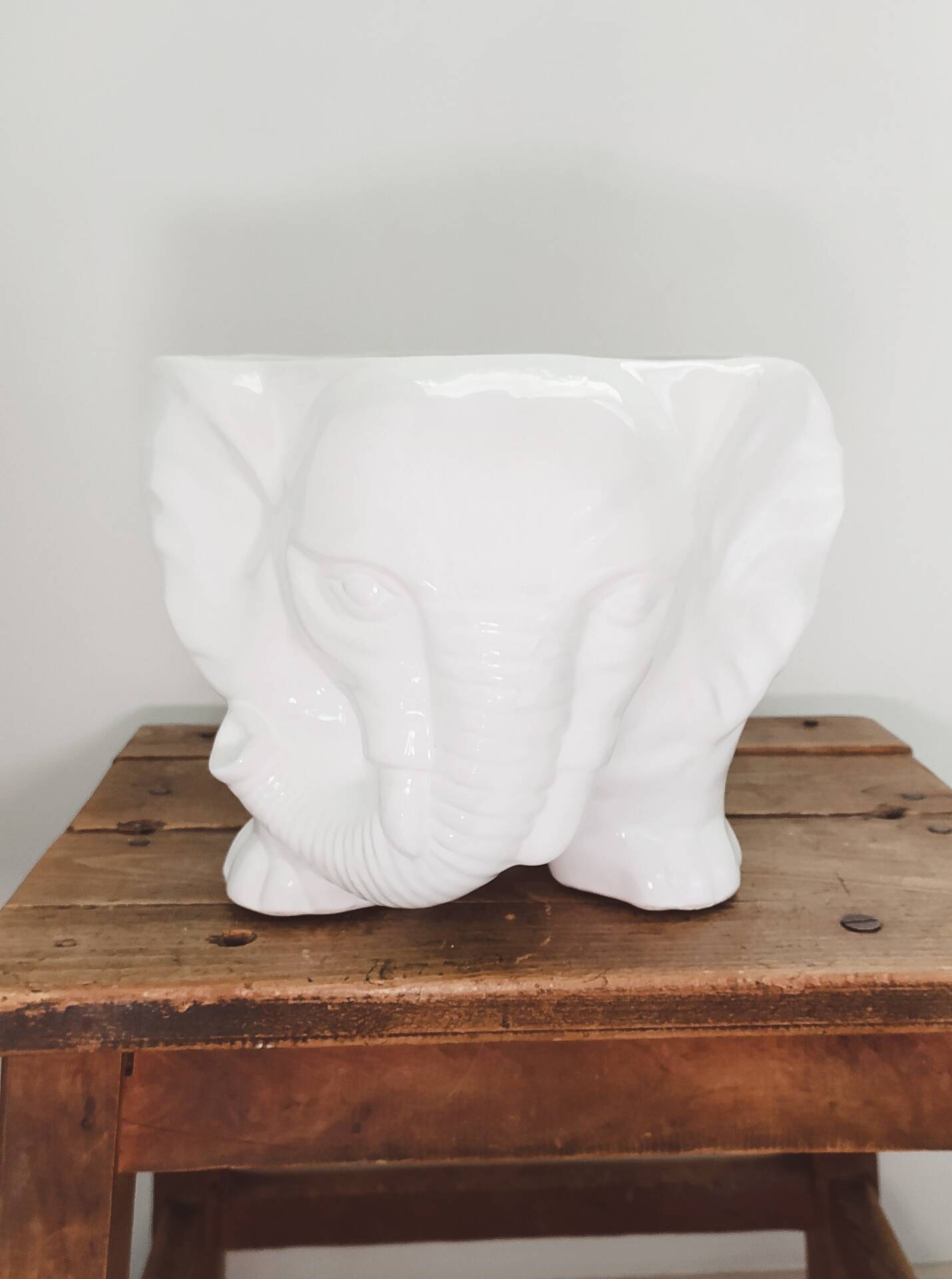 Elephant-shaped cache-pot • Ceramic