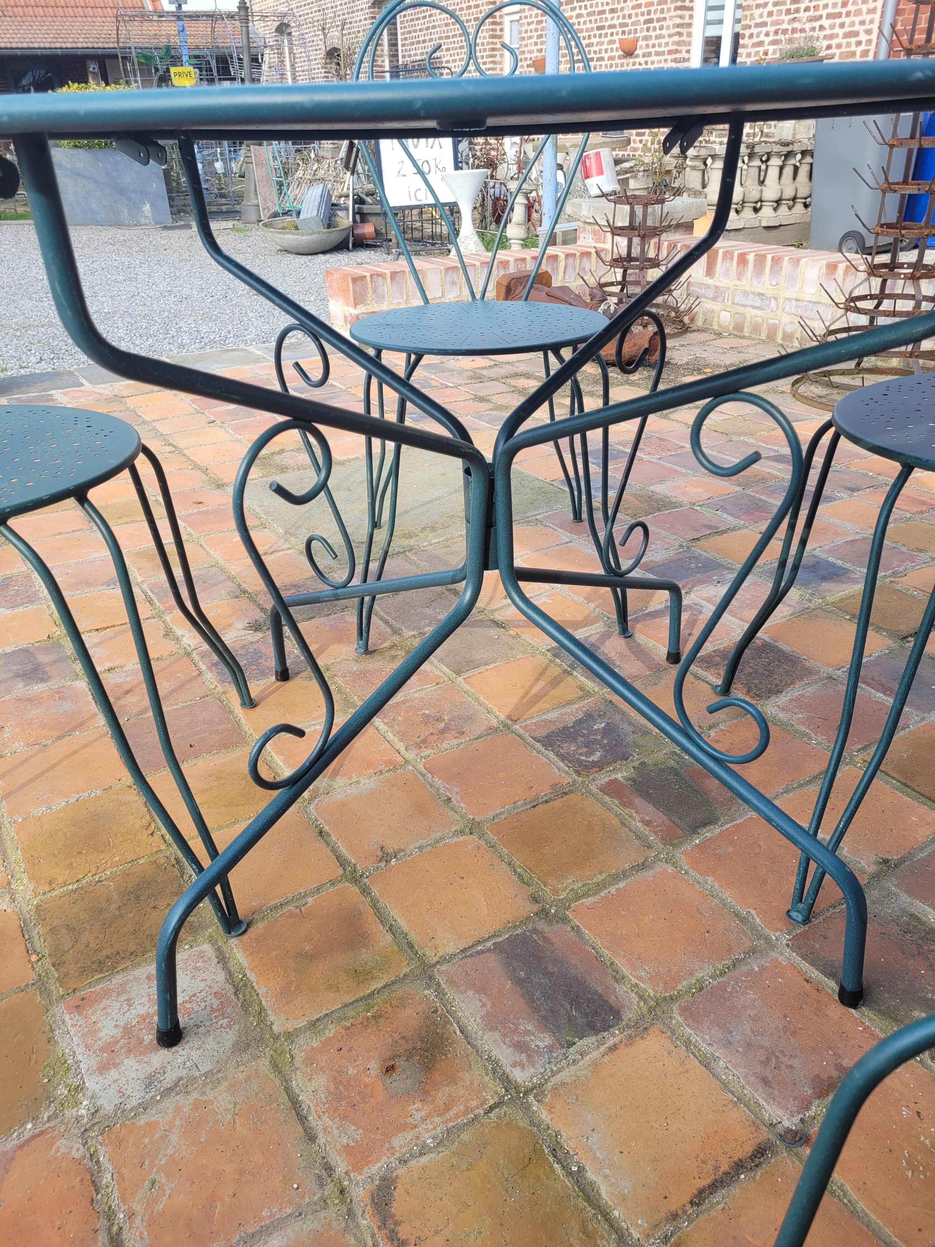 Salon de jardin en fer forgé, table & 4 chaises