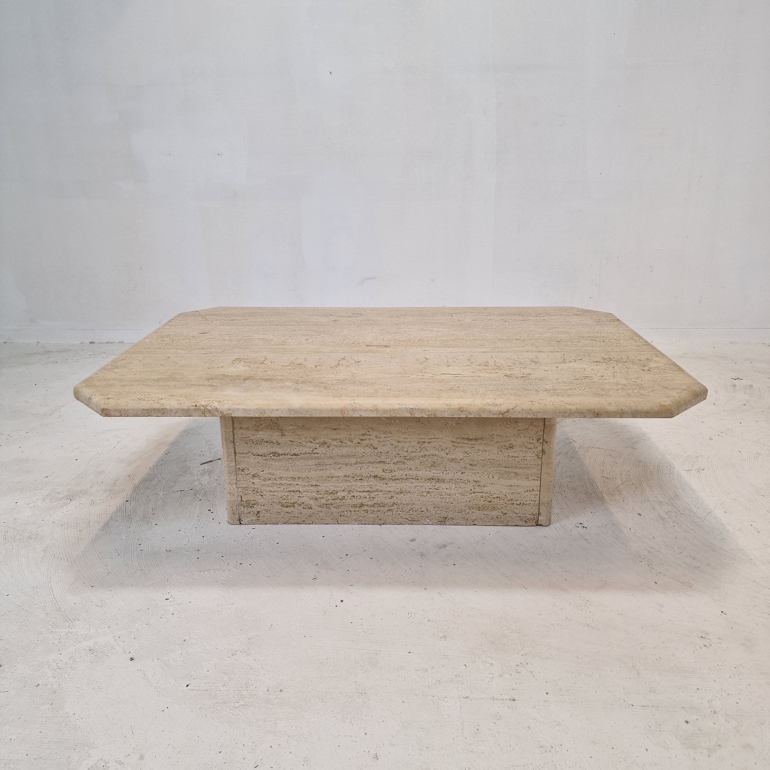 Italian coffee table in travertine, 1980s