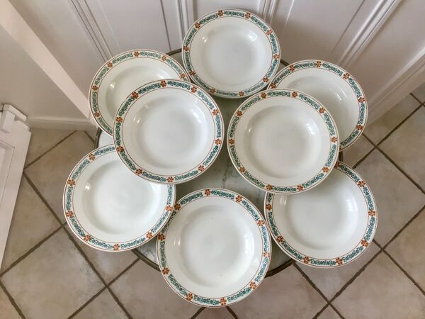 lot de 8 assiettes creuses Terre de Fer St Amand modèle ''Molière'' XXème