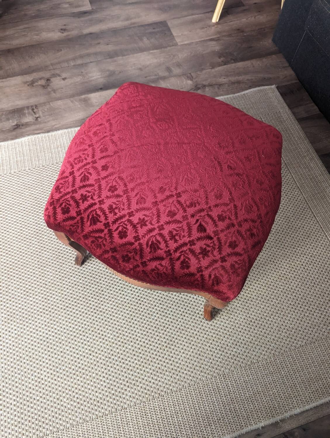 Baroque style pouf